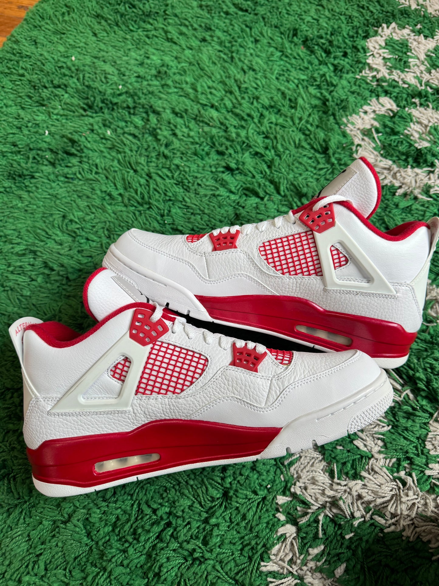 Jordan 4 “Alternate 89”