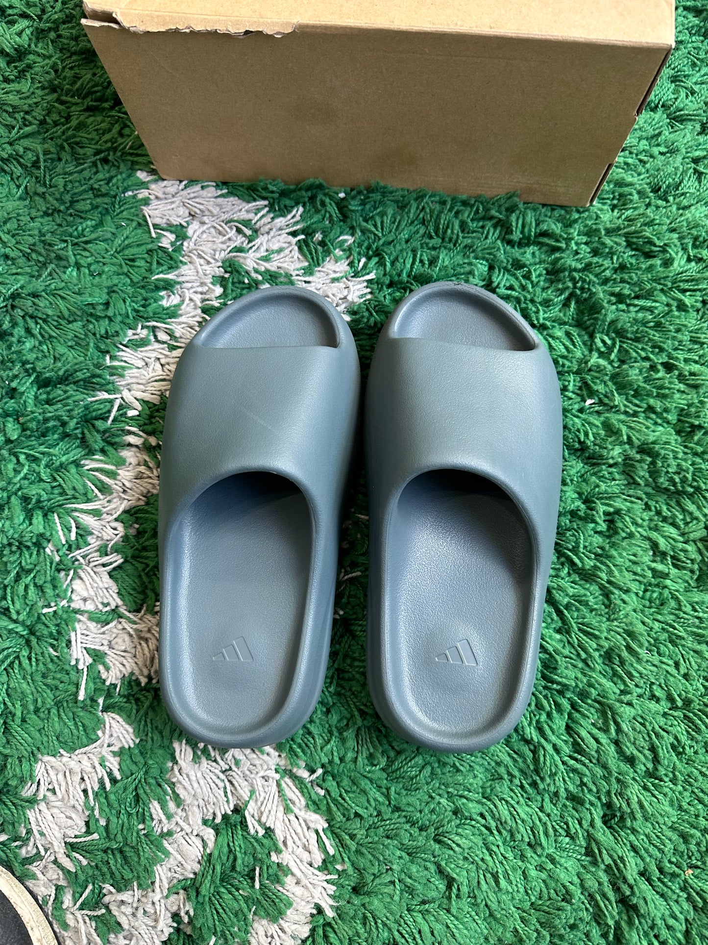 Yeezy Slide “Slate Marine”