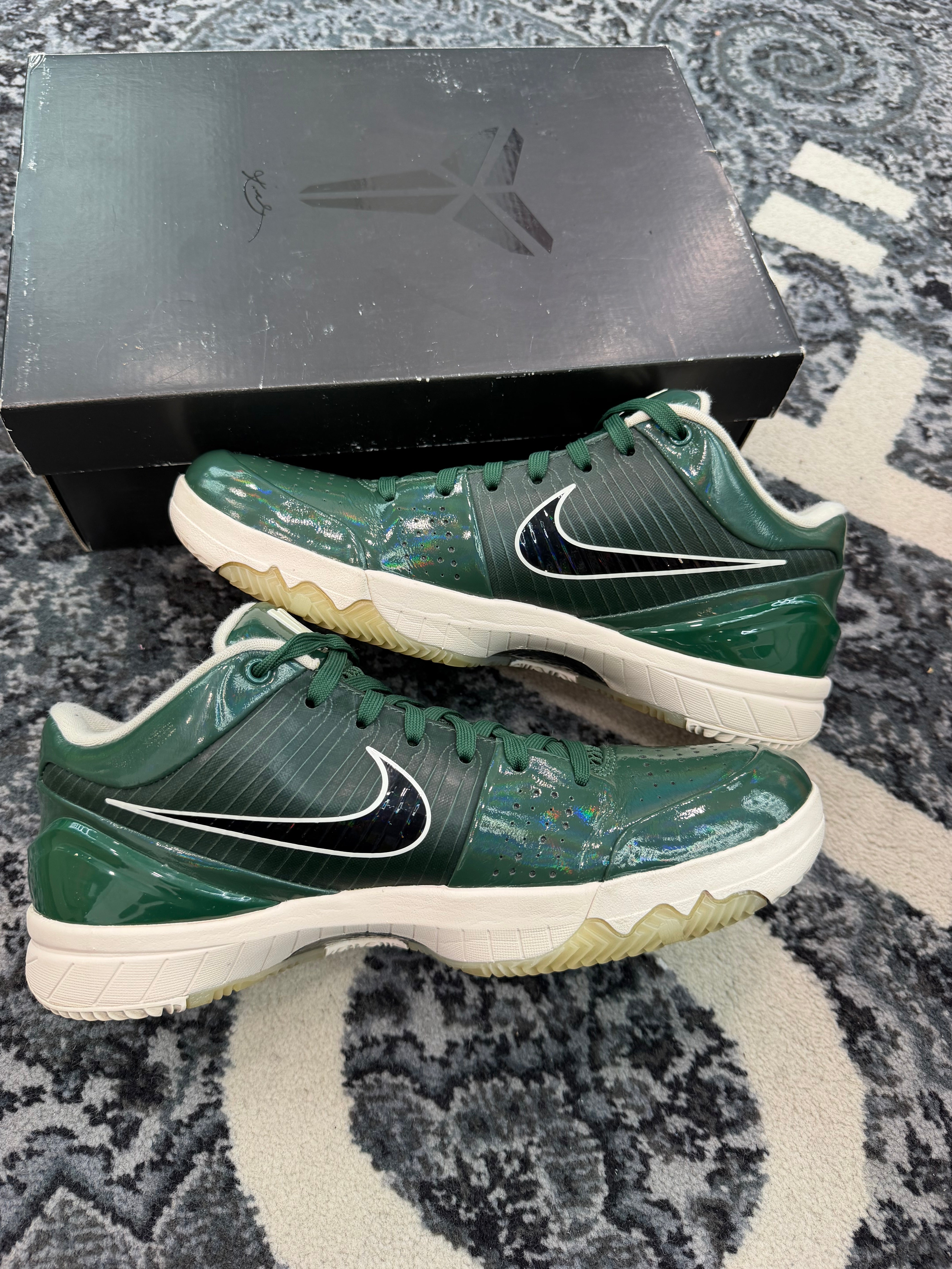 Kobe 4 Protro x Undefeated “Milwaukee Bucks”