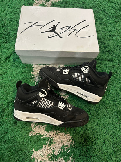 Jordan 4 “White Thunder”