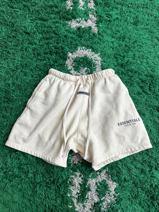 Essential Shorts “Off White”