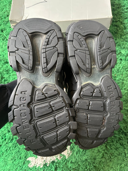 Balenciagas Track “Black White”