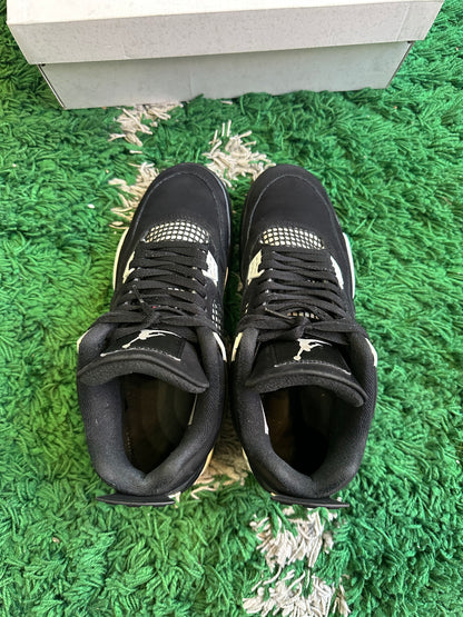 Jordan 4 “White Thunder”