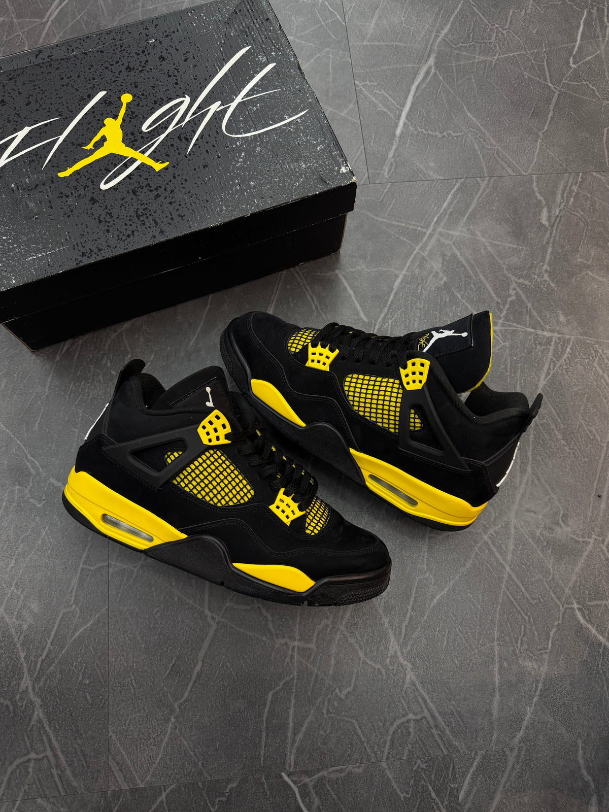 Jordan 4 Thunder (2023)