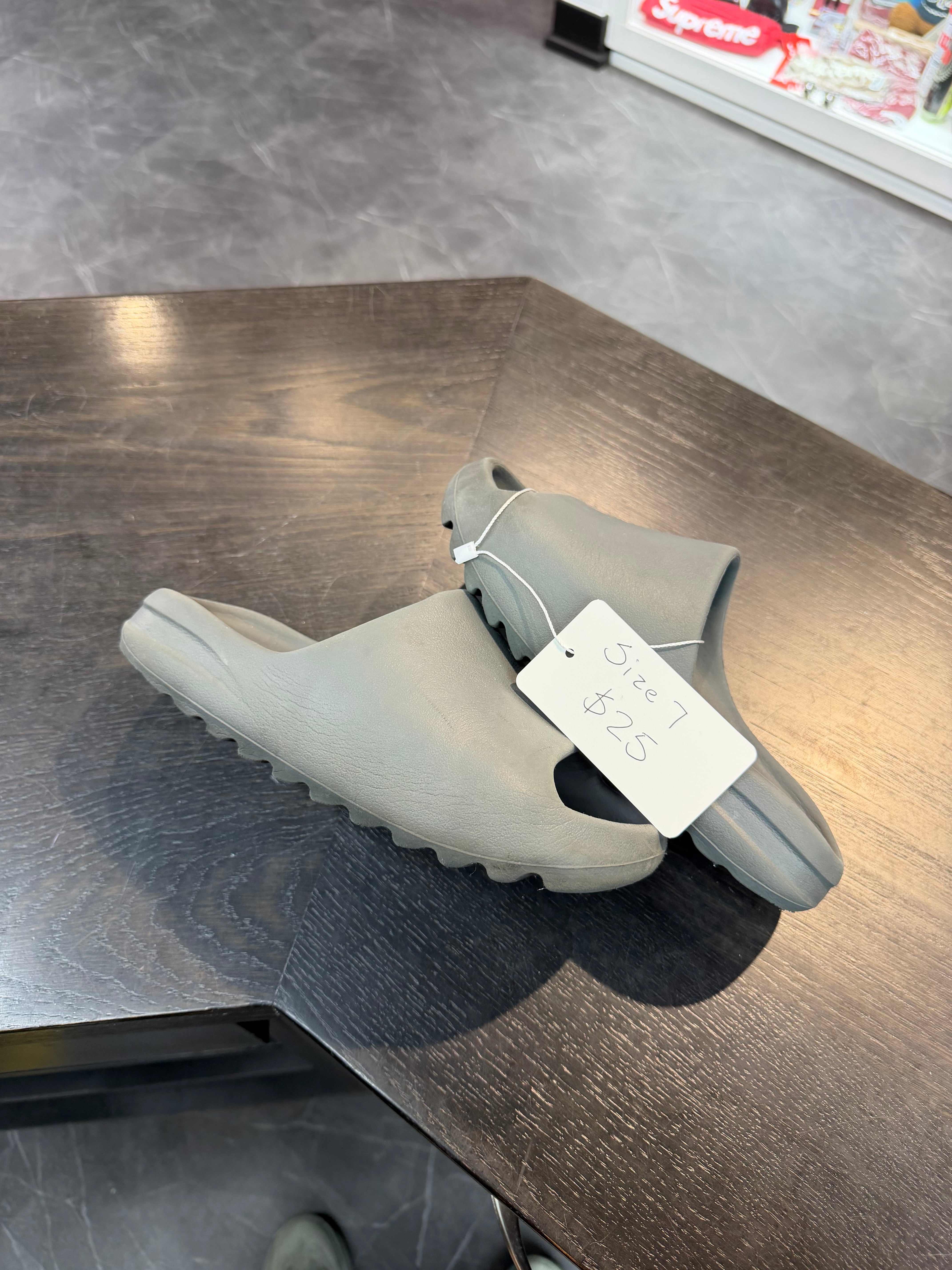 Yeezy Slide Slate Grey (7) Saturday Steal