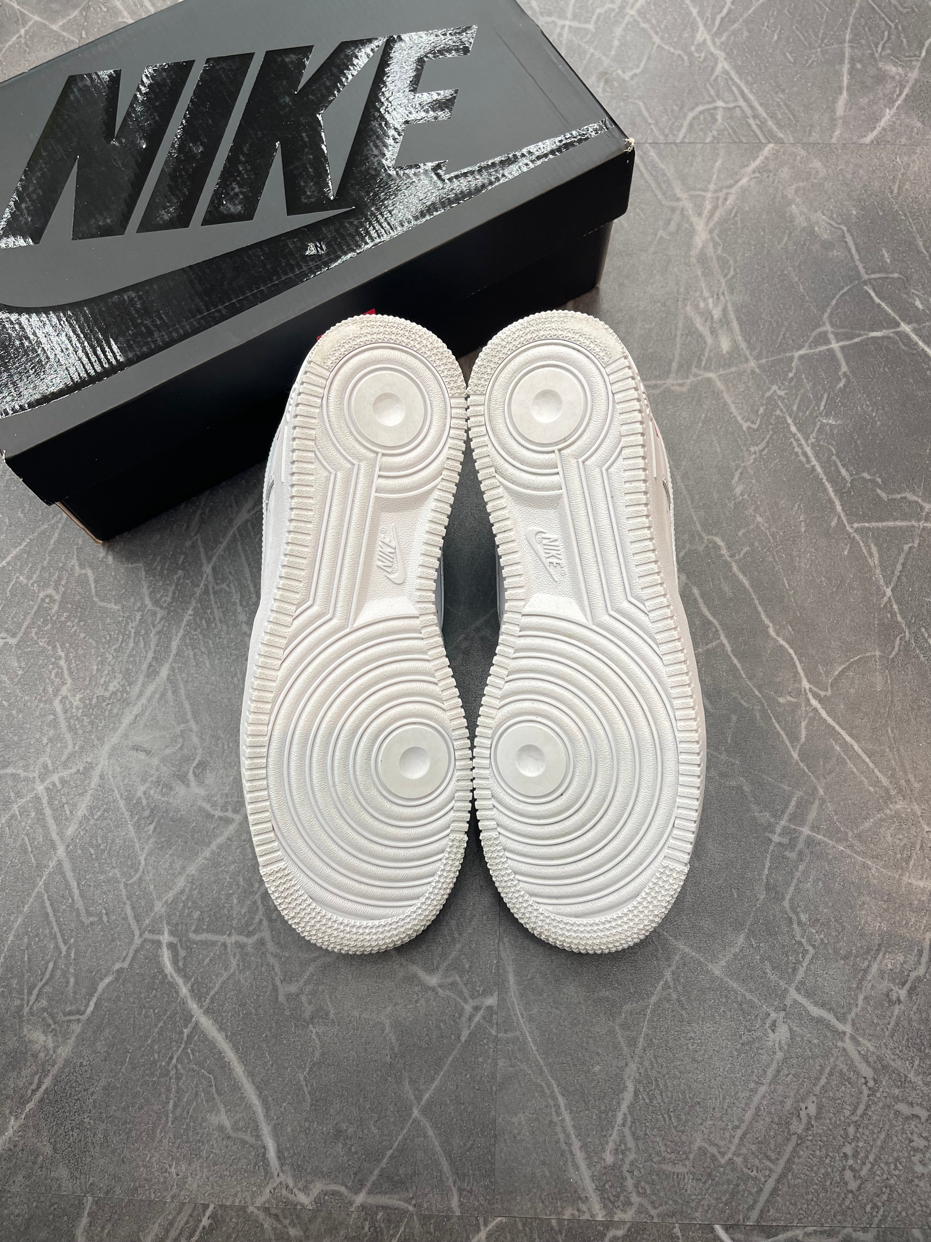 Air Force 1 Low Supreme “White”