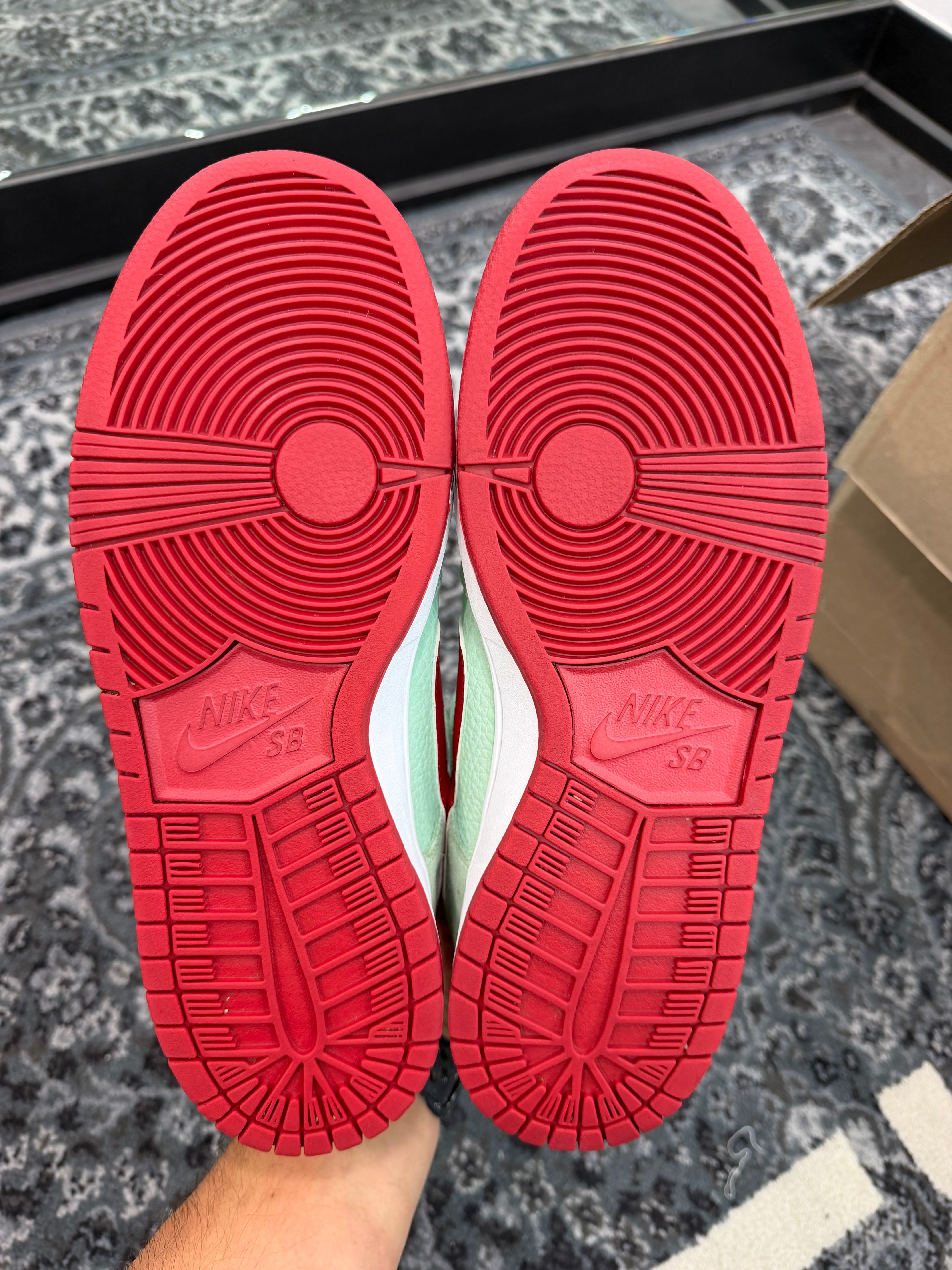 Nike Dunk Low SB “Mint Green Gym Red”
