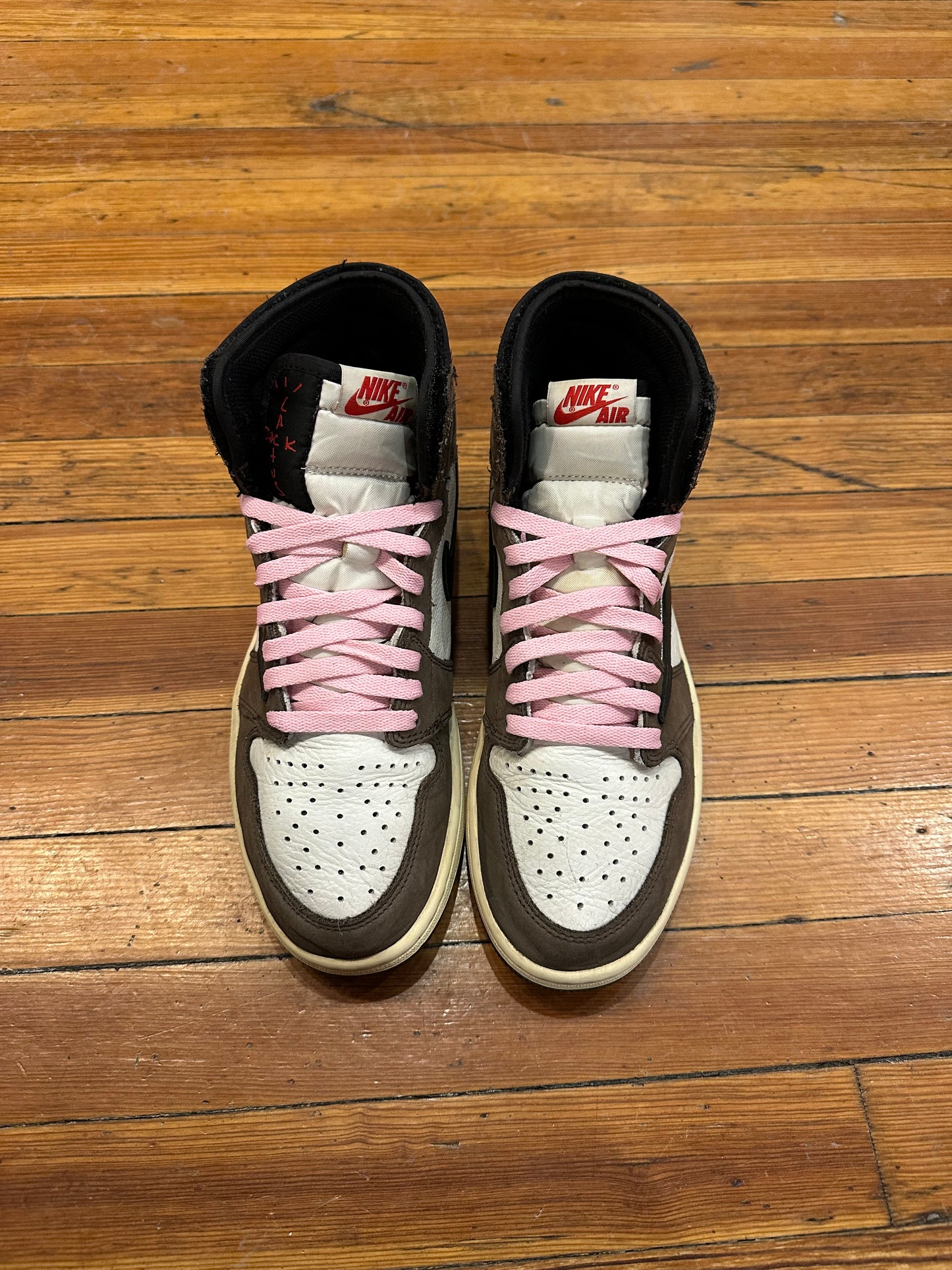 Travis Scott Jordan 1 High “Mocha”