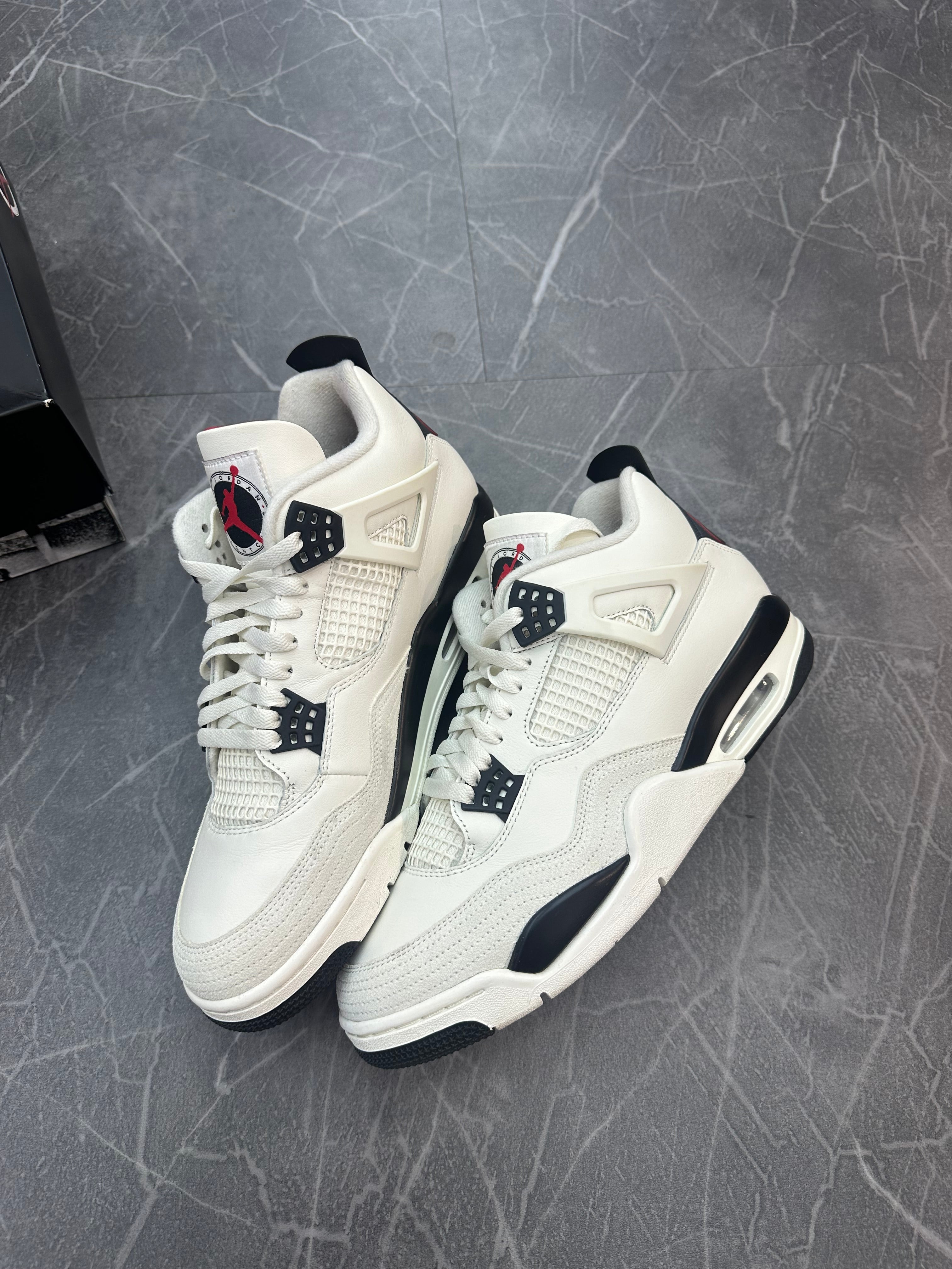 Jordan 4 “Flight Club”