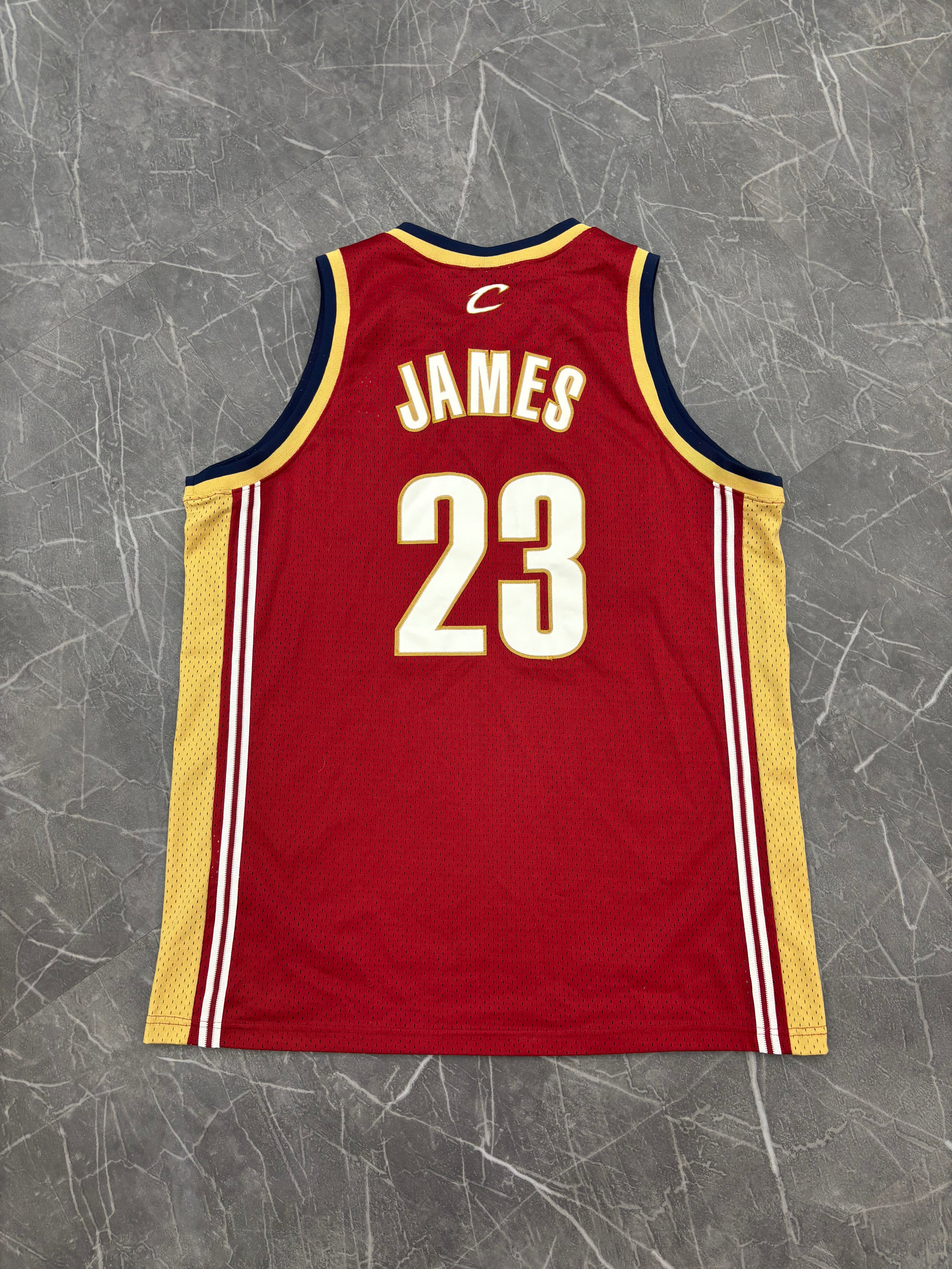 Cleveland Cavaliers LeBron James Jersey (XL)