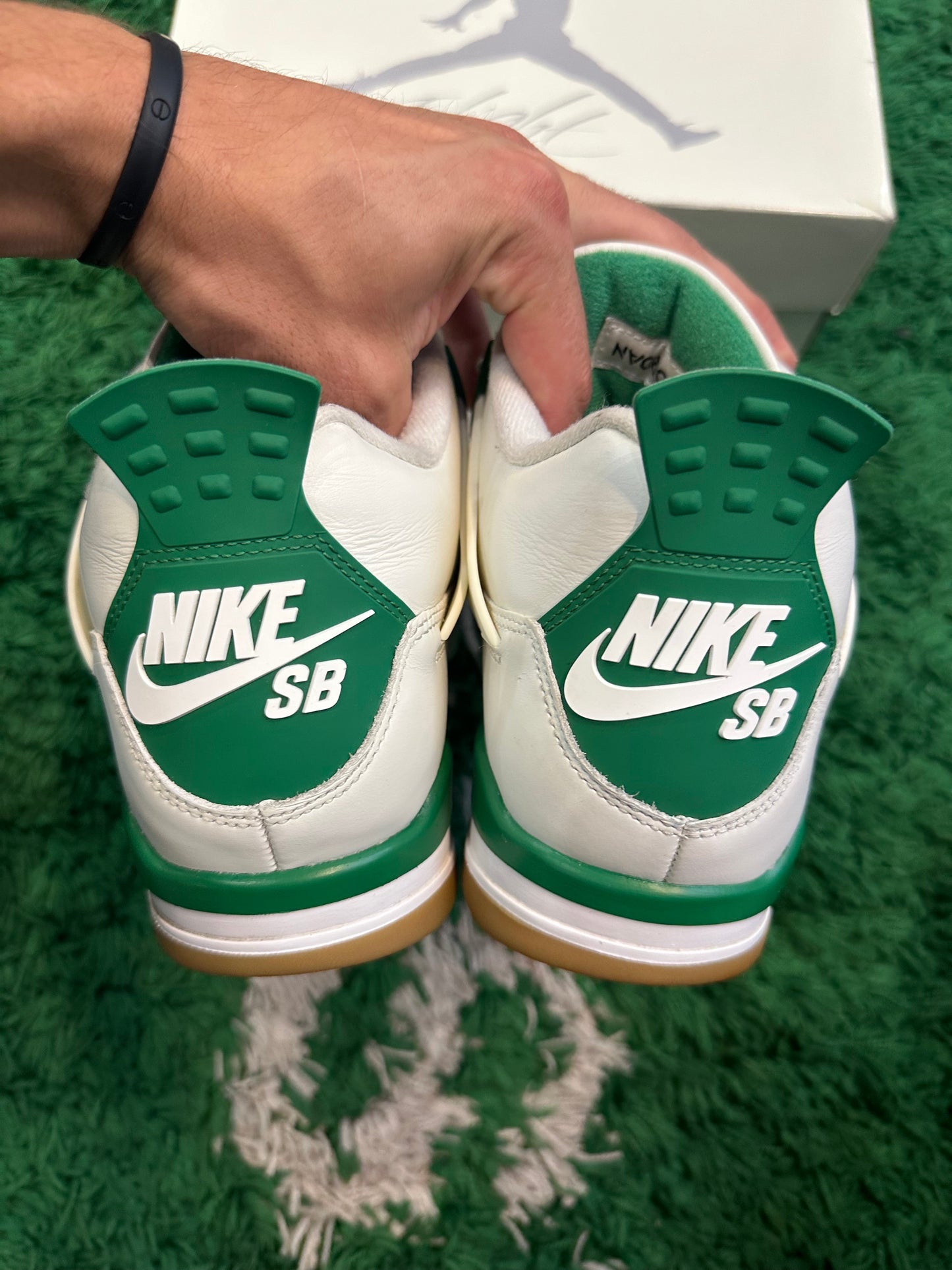 Jordan 4 SB “Pine Green”