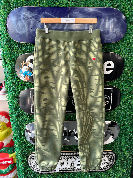 Supreme Windstopper Sweatpants Olive Grid Camo