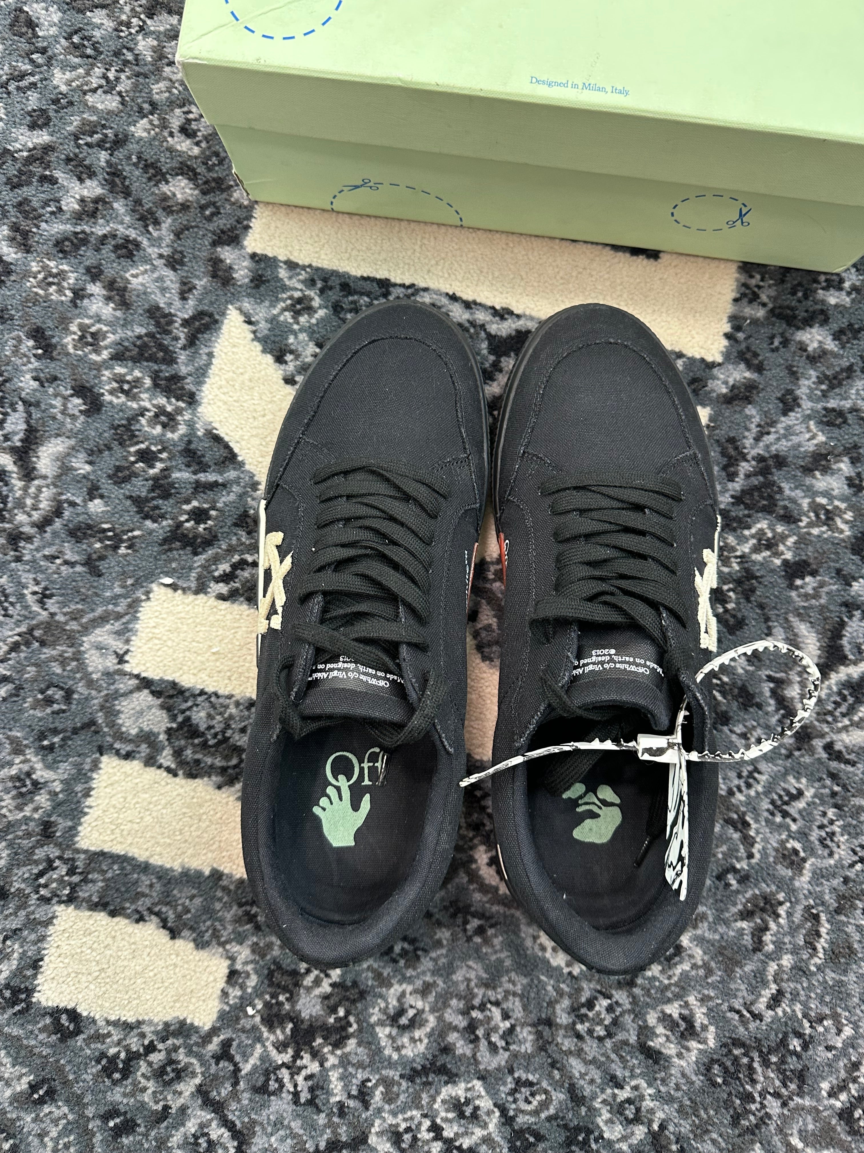 Off White Vulcanized Low “Black White”