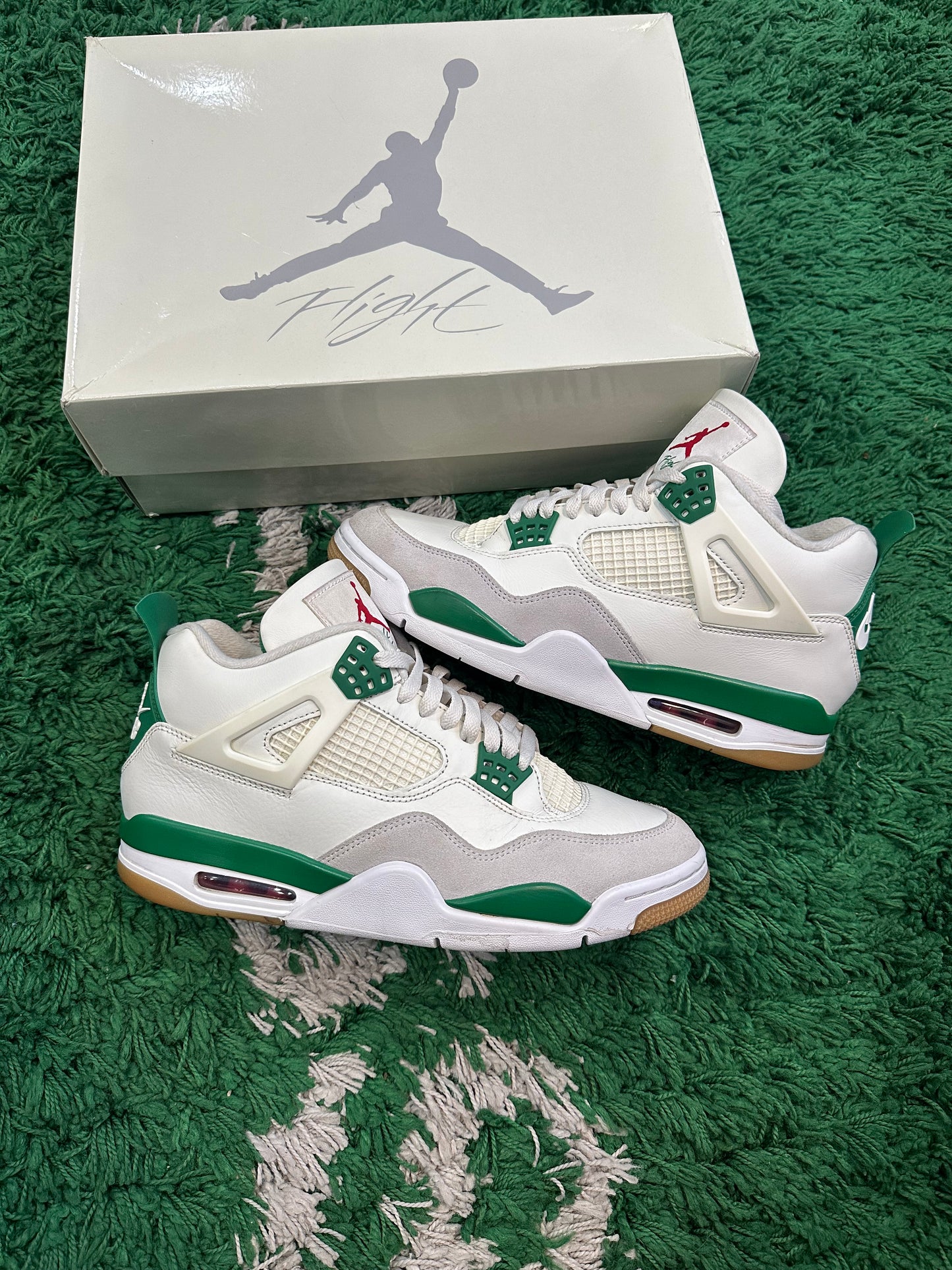 Jordan 4 SB “Pine Green”