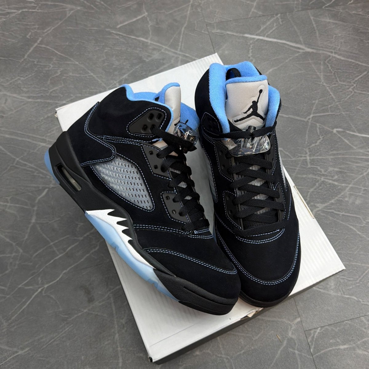 Jordan 5 Retro Black University Blue (2026)