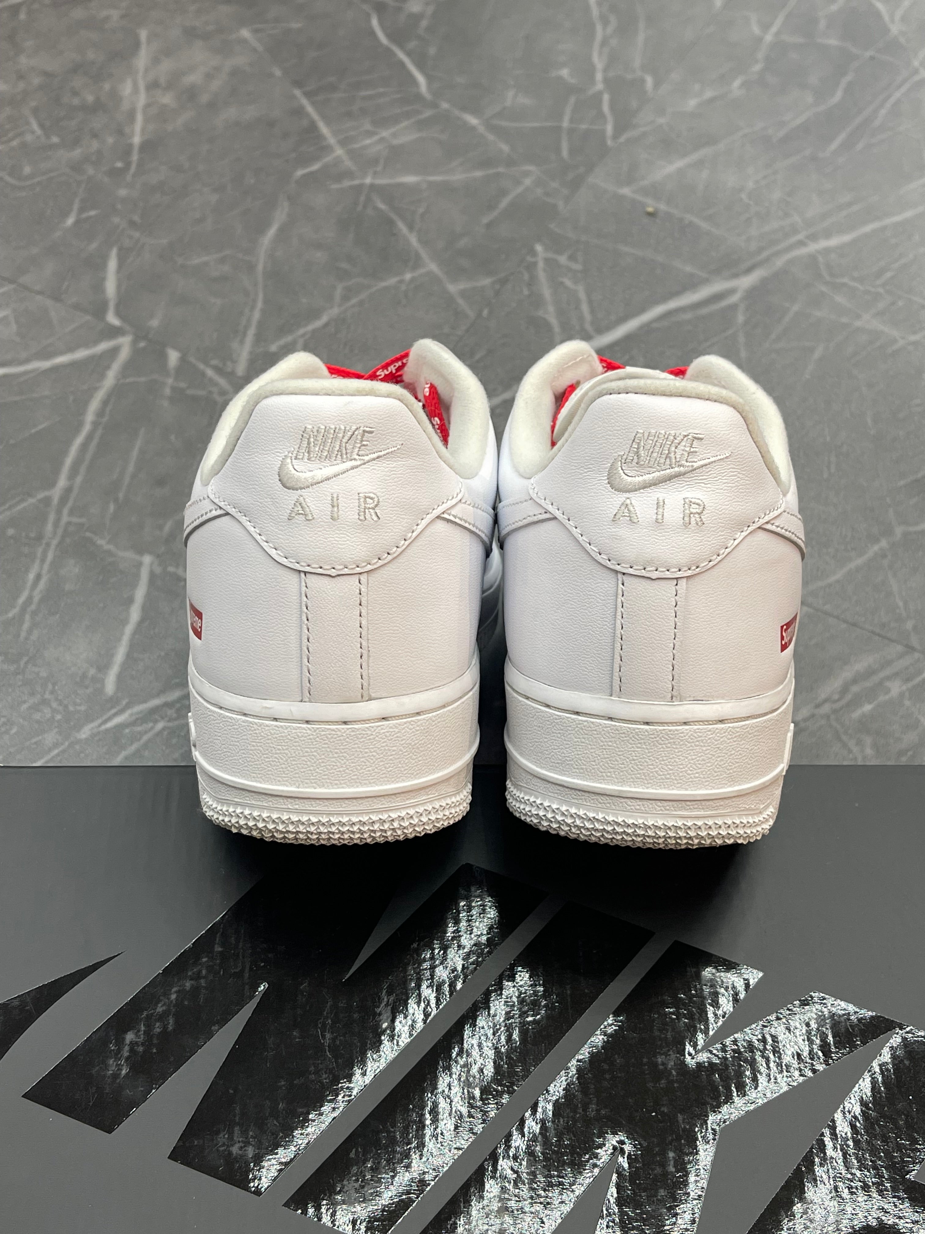 Air Force 1 Low Supreme “White”