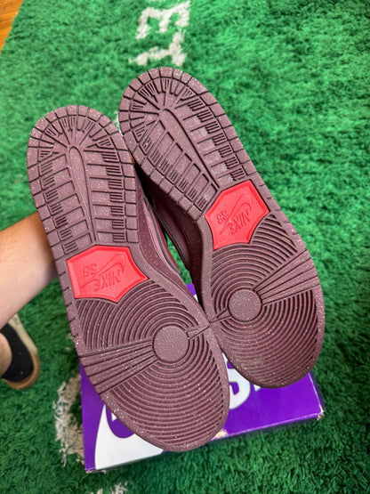 Nike SB Dunk Low City of Love Burgundy Crush