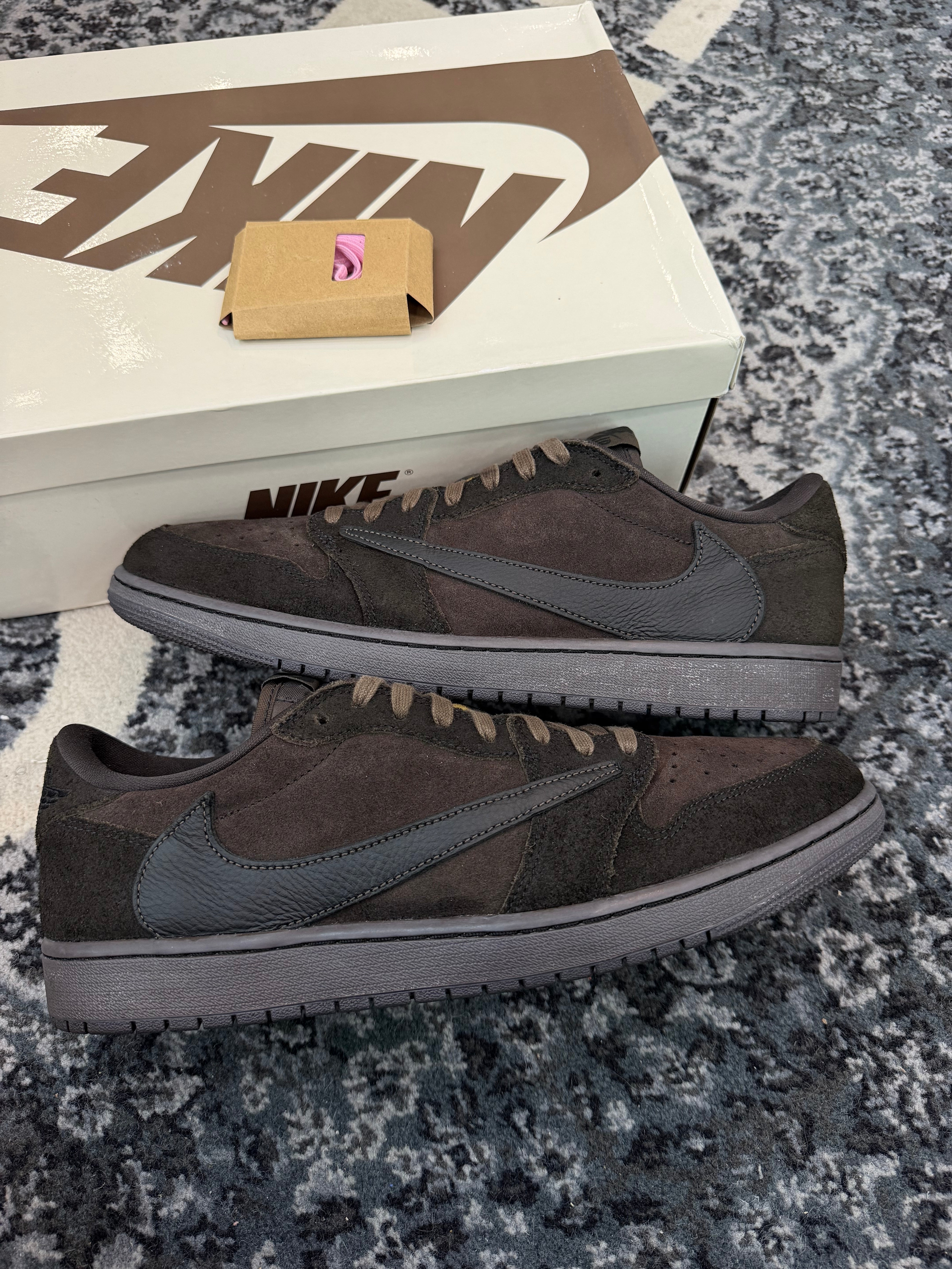 Jordan 1 Low x Travis Scott “Velvet Brown”