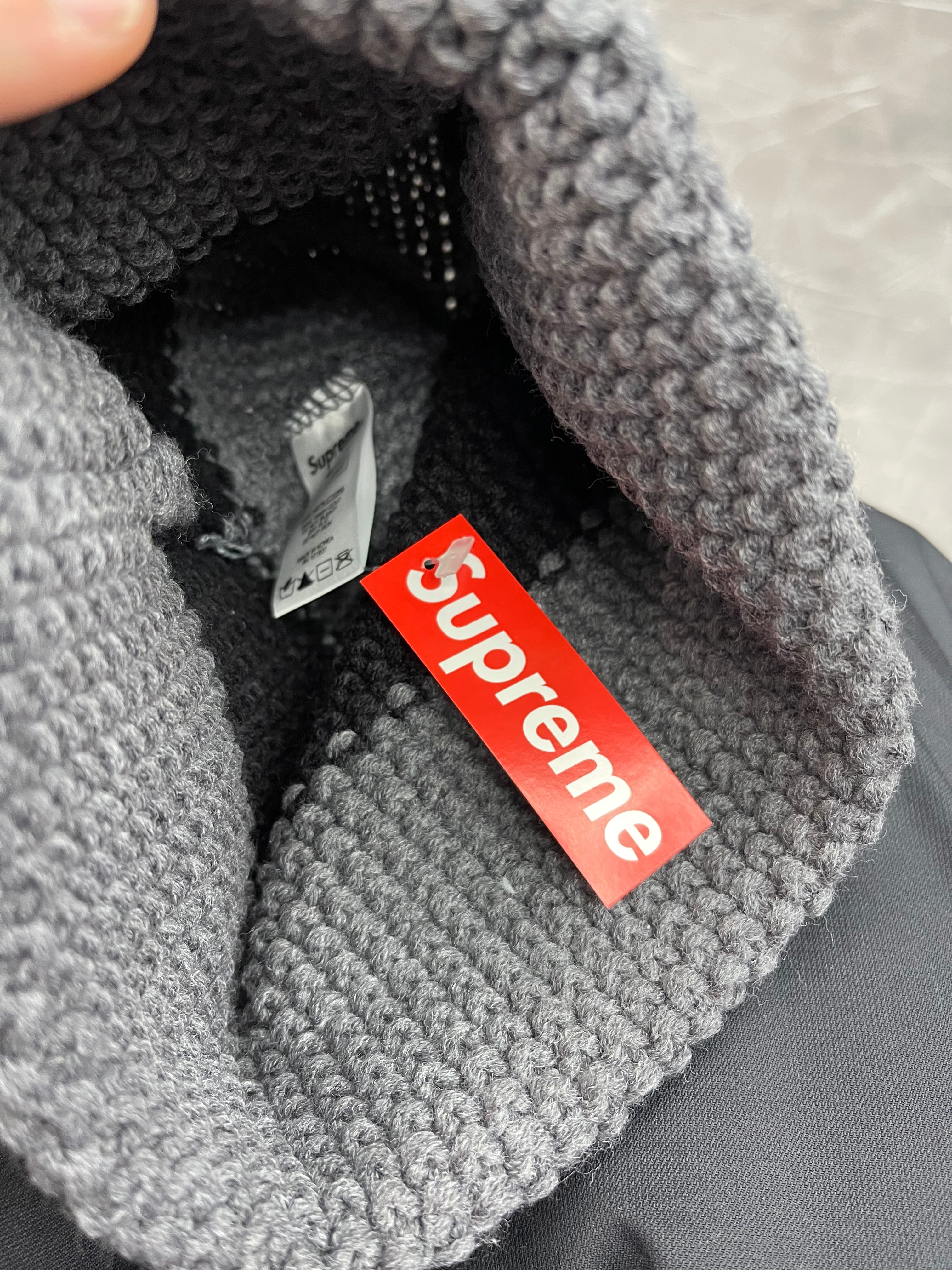 Supreme Alpine Beanie “Black / Grey”