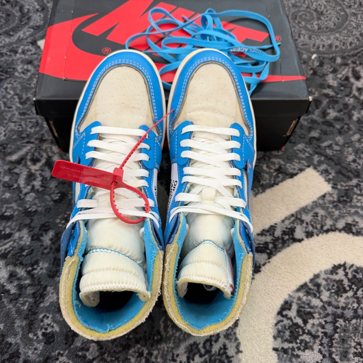 Jordan 1 Retro High Off-White University Blue - side