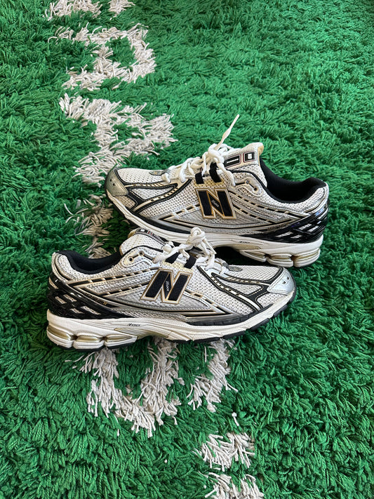 New Balance 1906R “Black White Gold”