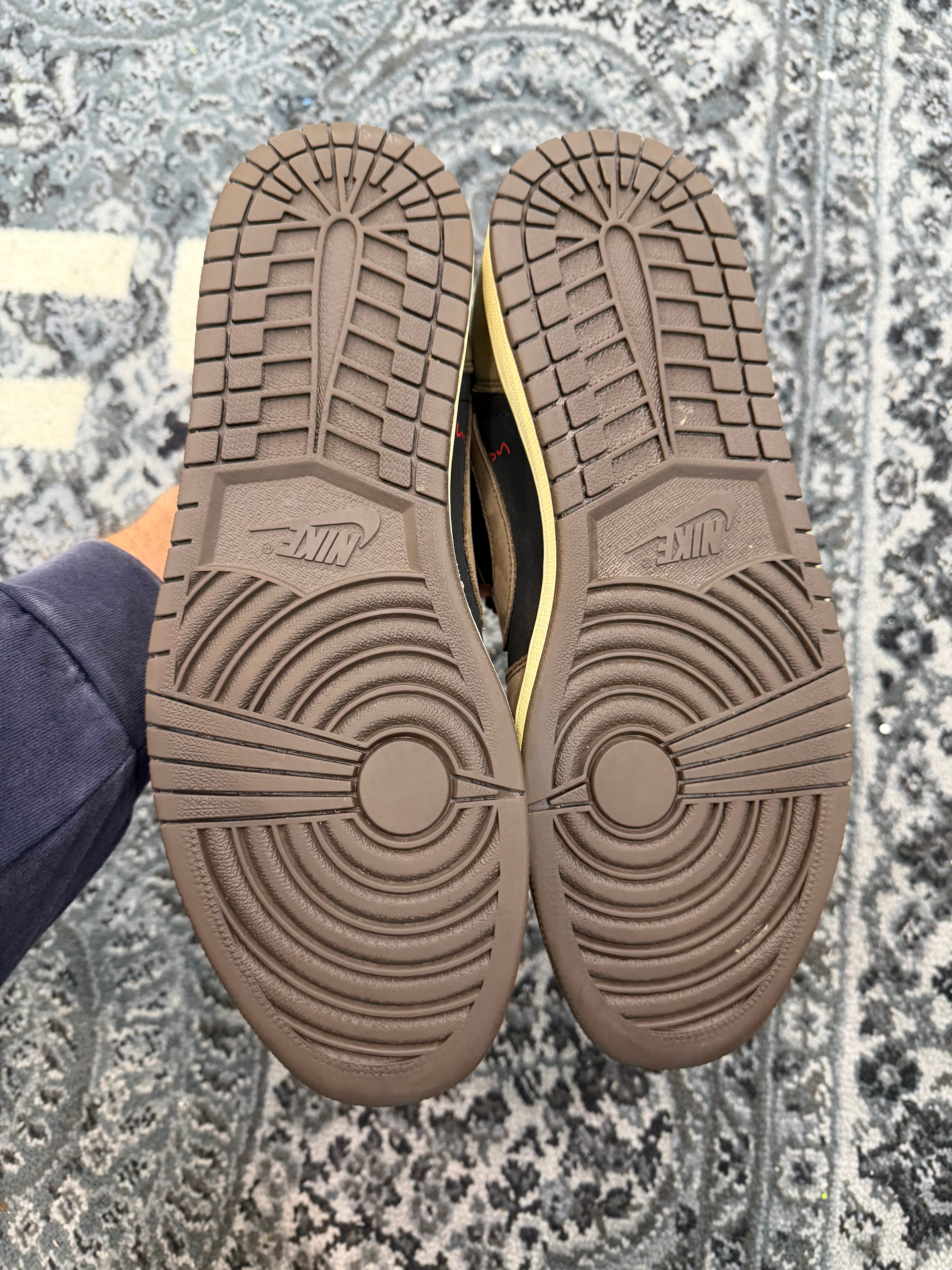Jordan 1 Low Travis Scott “Mocha”