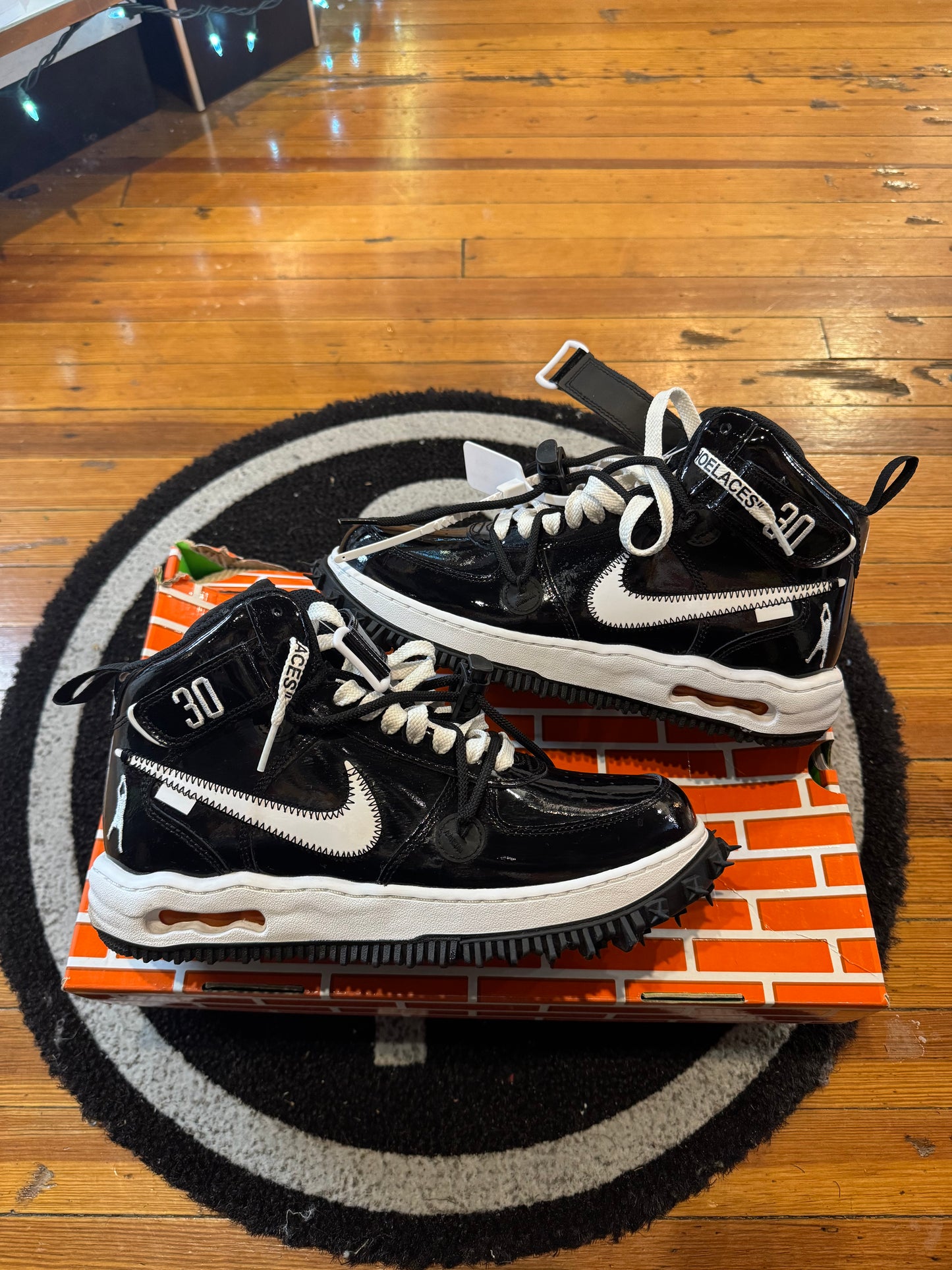 Off White AF1 Mid “Black”