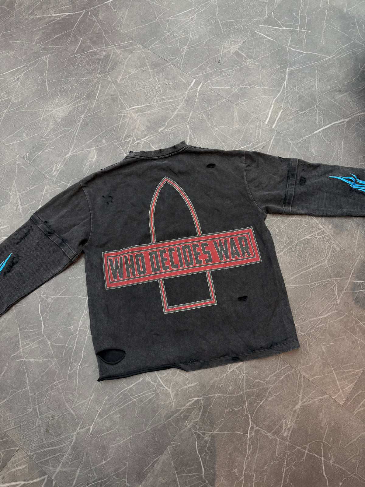 Who Decides War Flame Glass L/S (Size M)