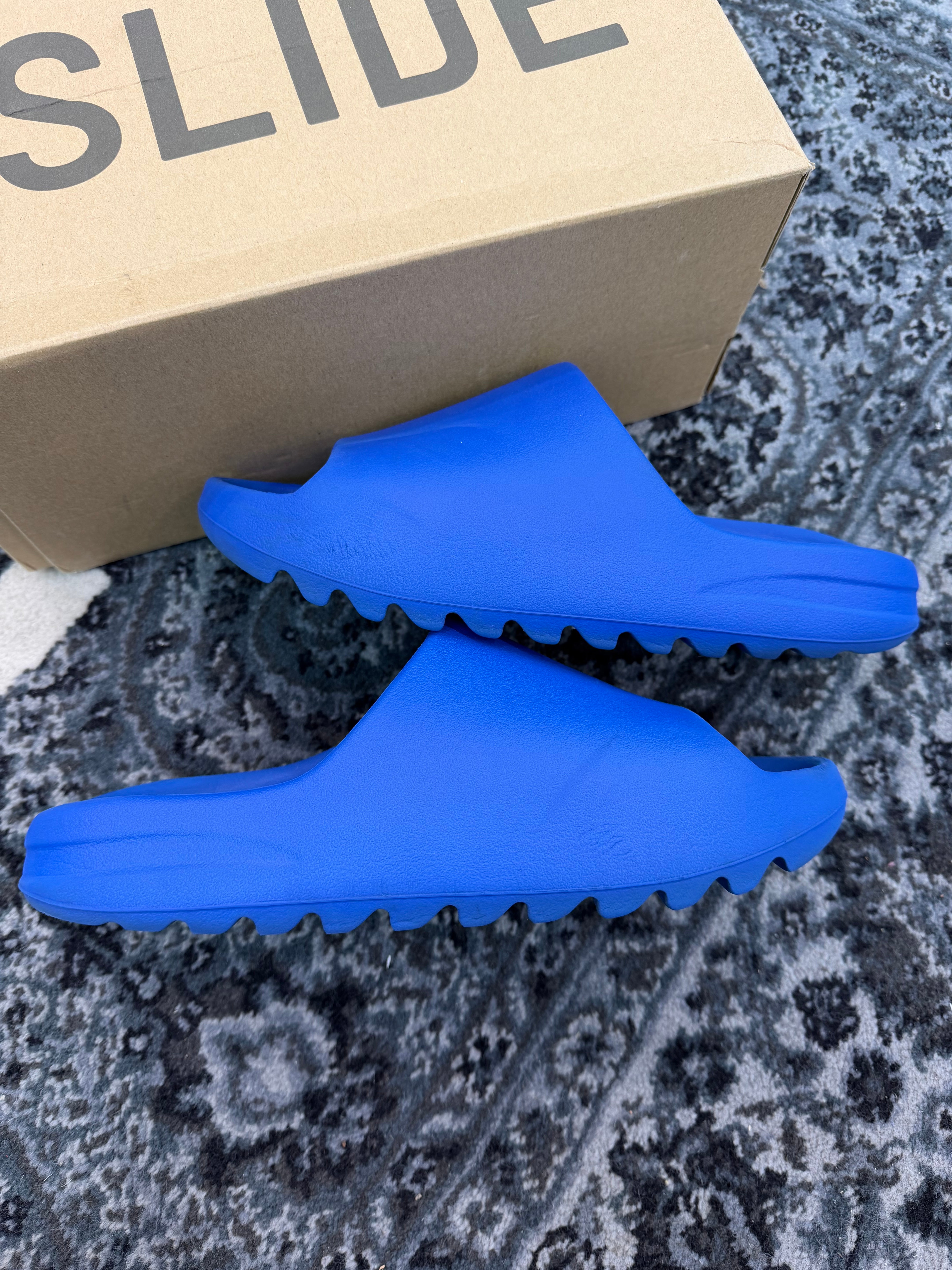 Yeezy Slides “Azure”