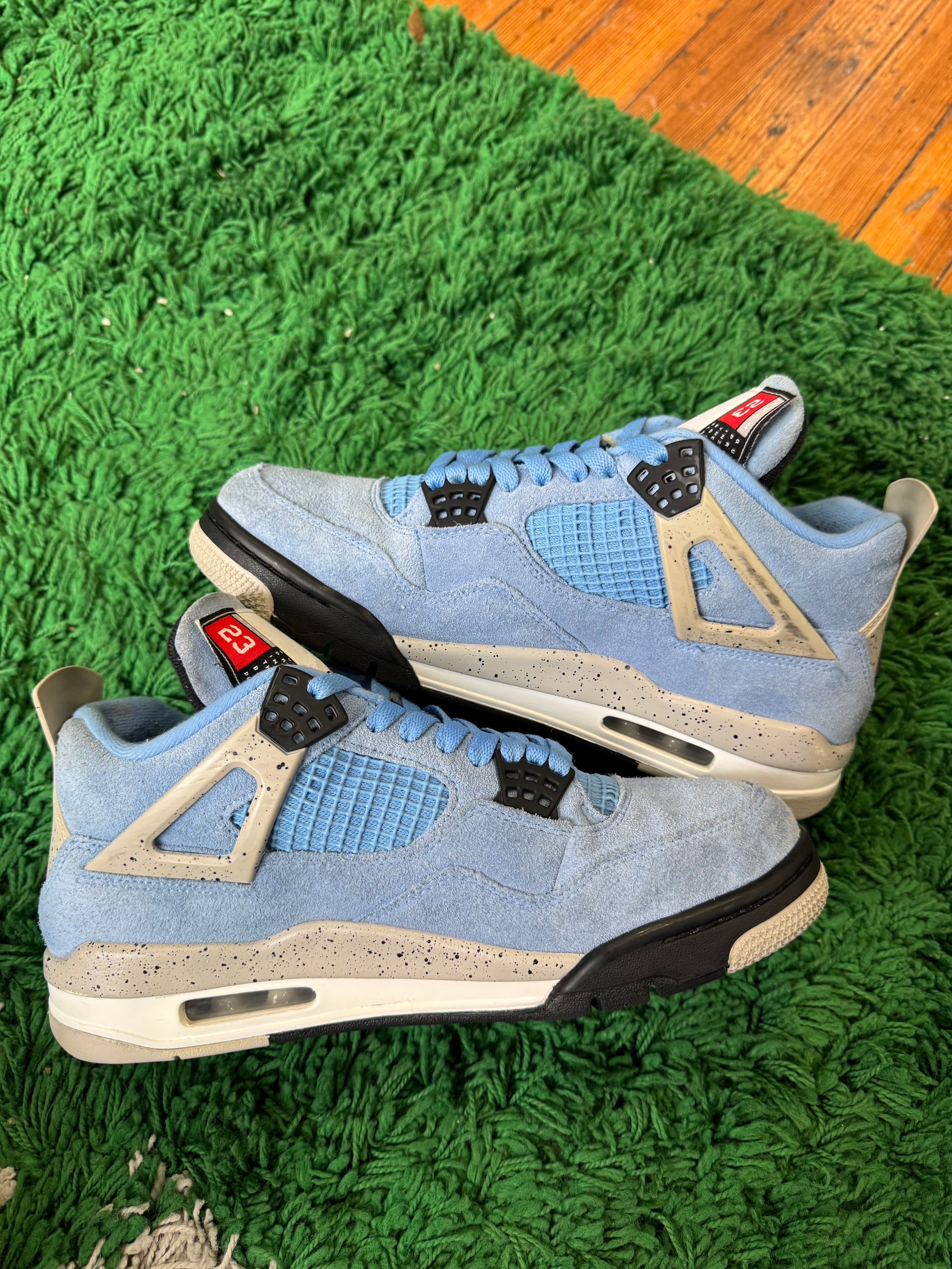 Jordan 4 “University Blue”