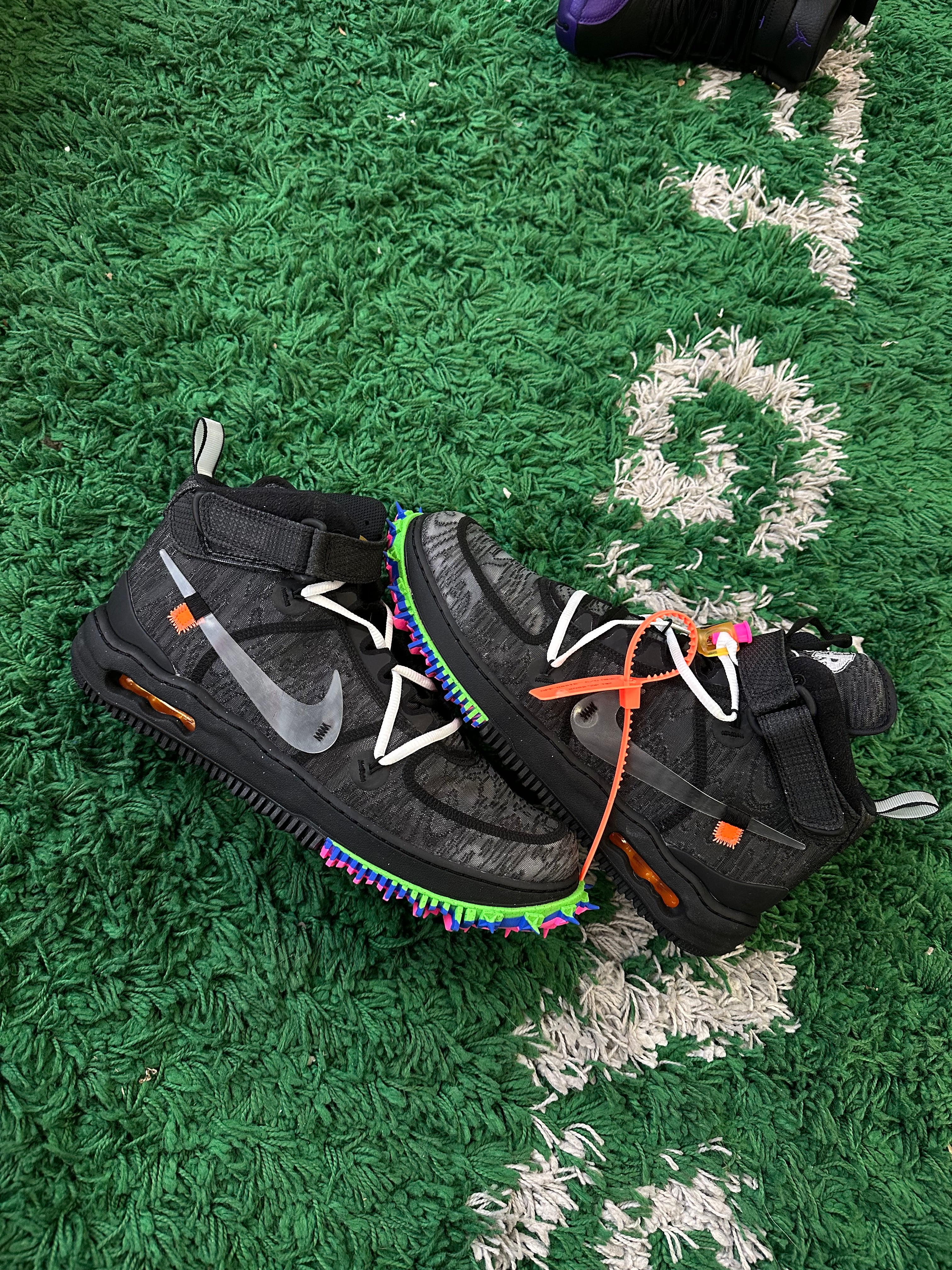 Off-White Air Force 1 Mid “Black”