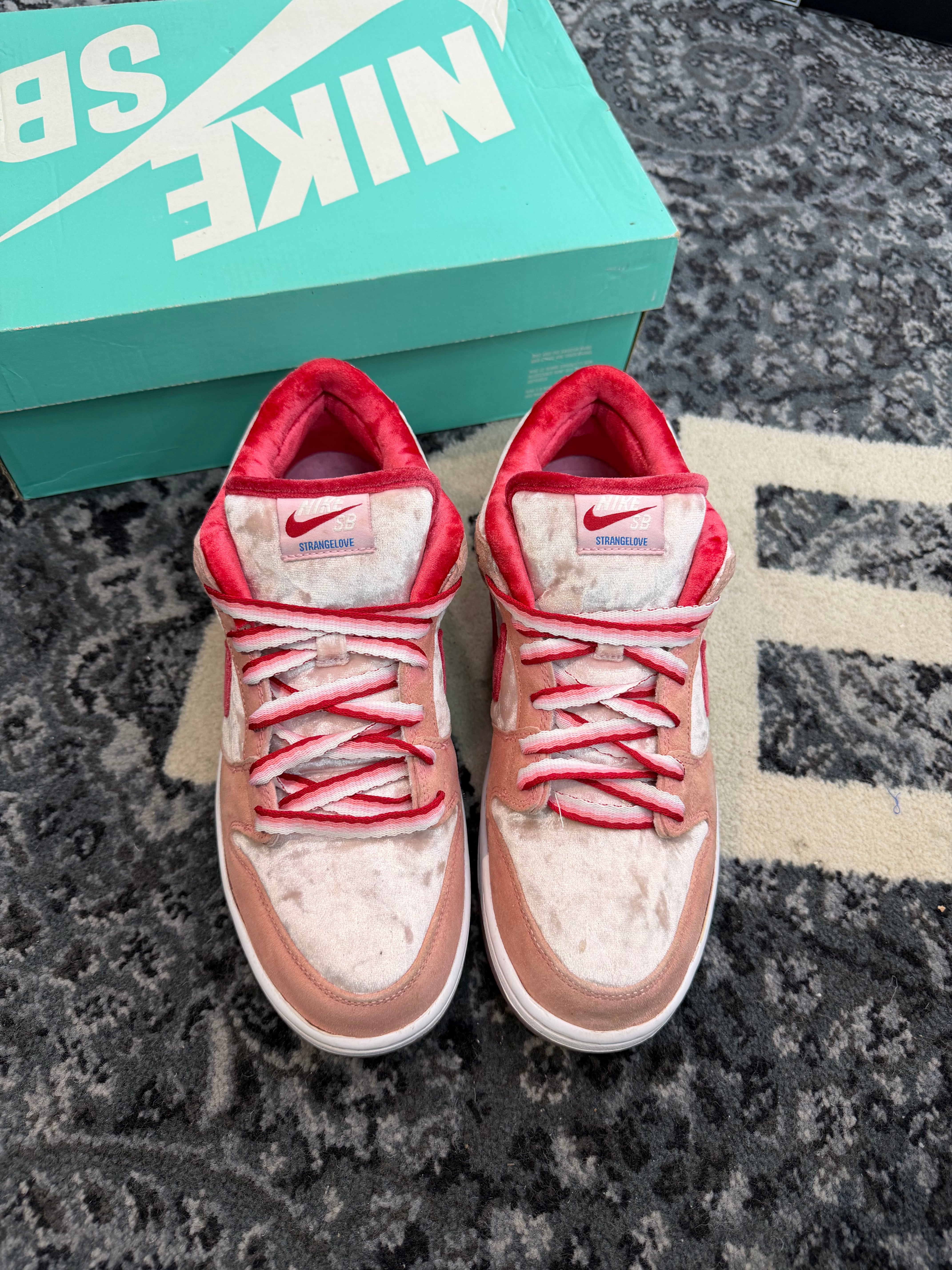 Nike SB Dunk Low “Strange Love”
