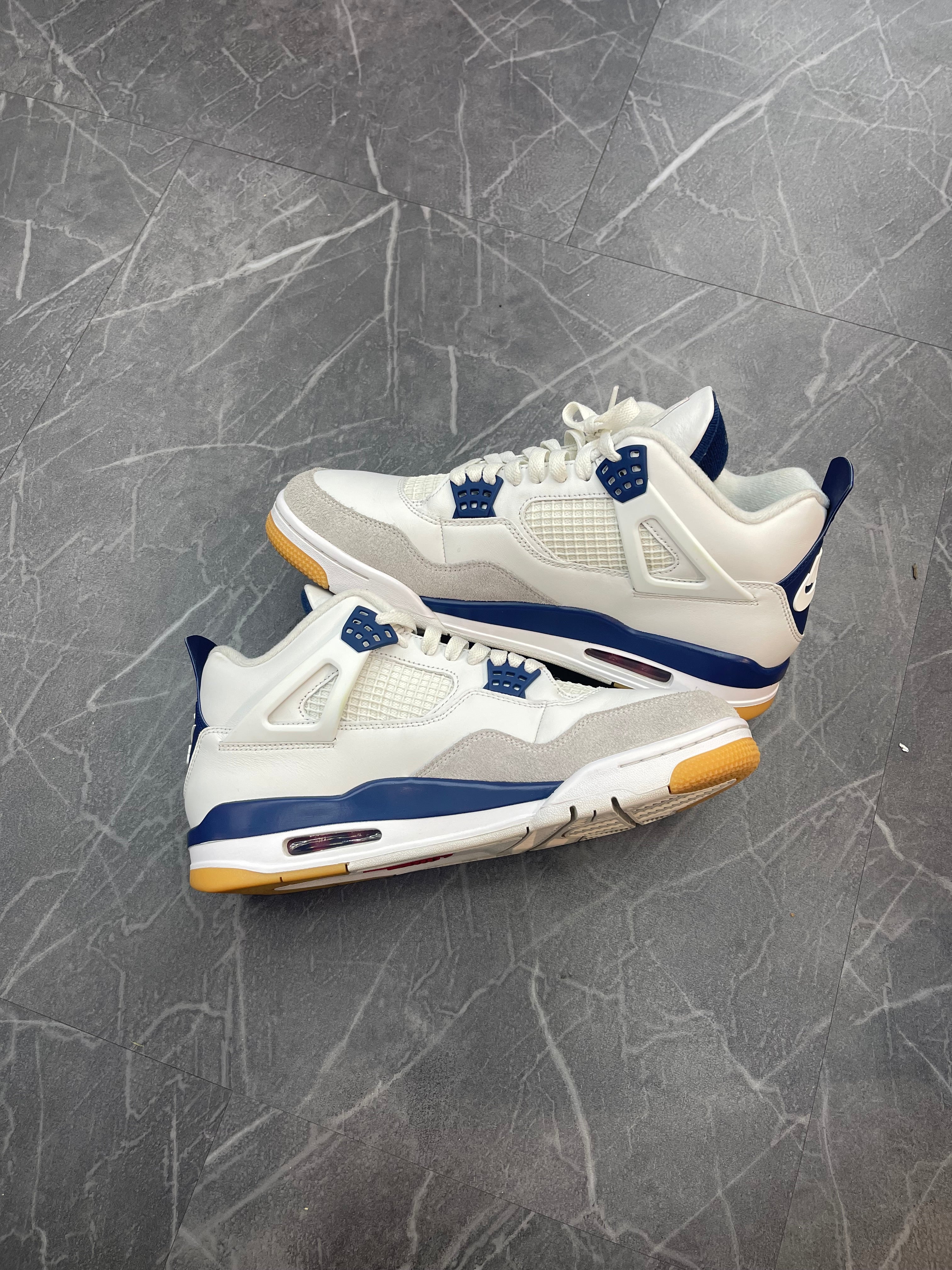 Jordan 4 SB “Navy”