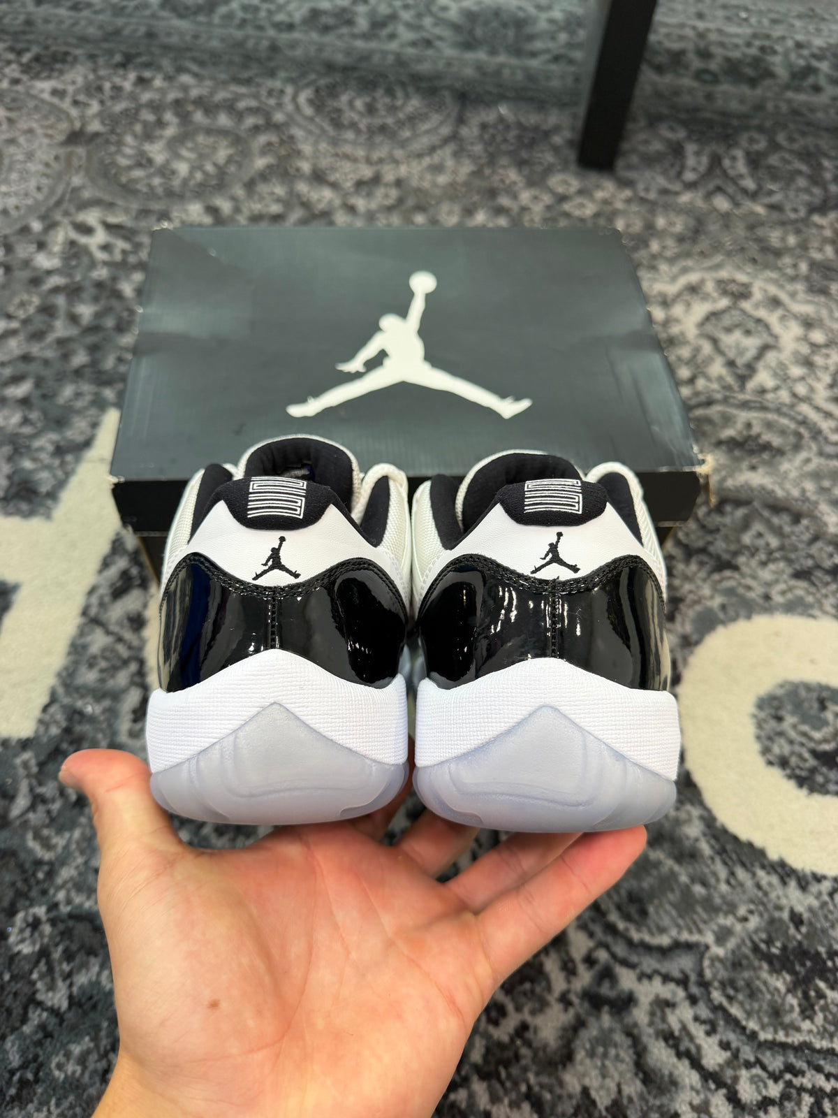 Jordan 11 Low “Concord”
