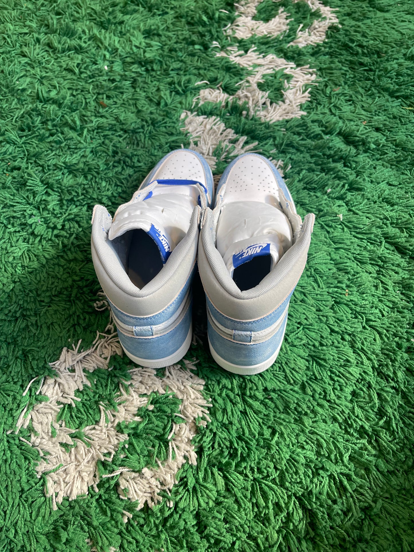 Jordan 1 High “Hyper Royal”