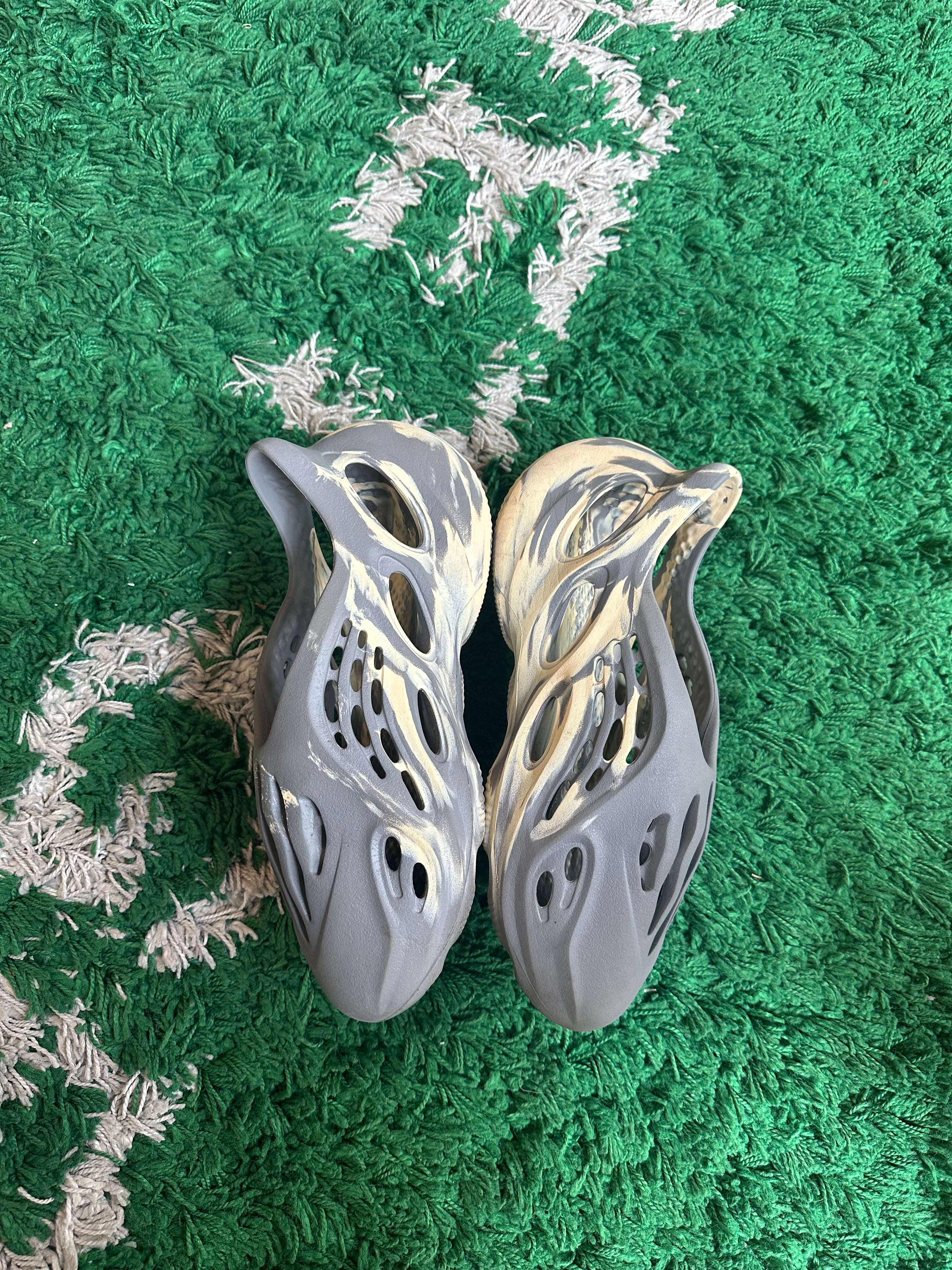 Yeezy Foam Runner “MXT Moon Grey”