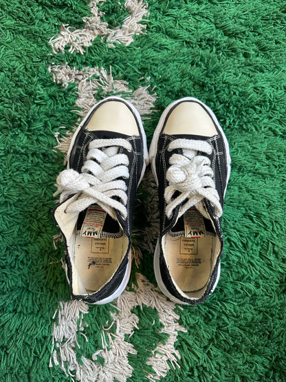 Maison Mihara Canvas Low Top “Black”