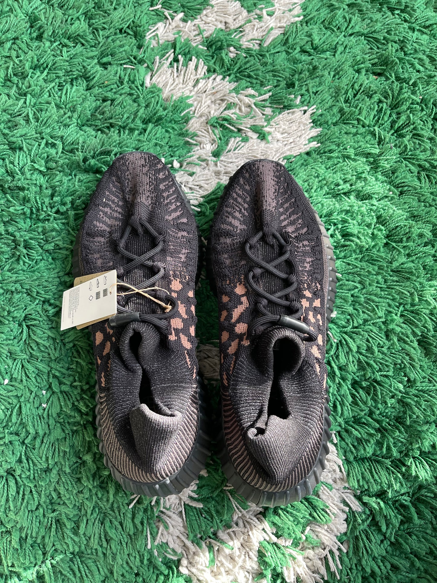 Yeezy 350 V2 CMPCT “Slate Carbon”