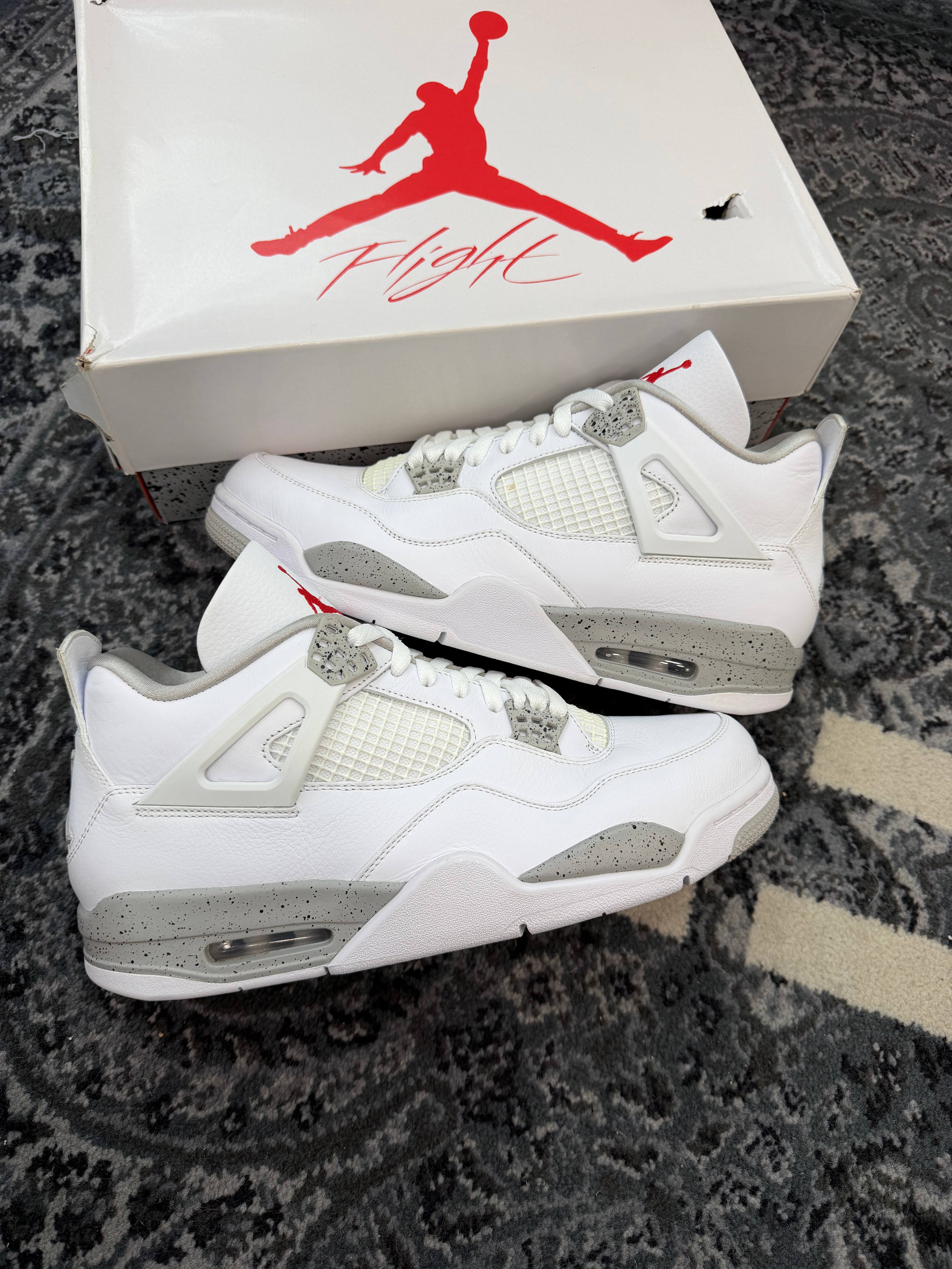 Jordan 4 “White Oreo”