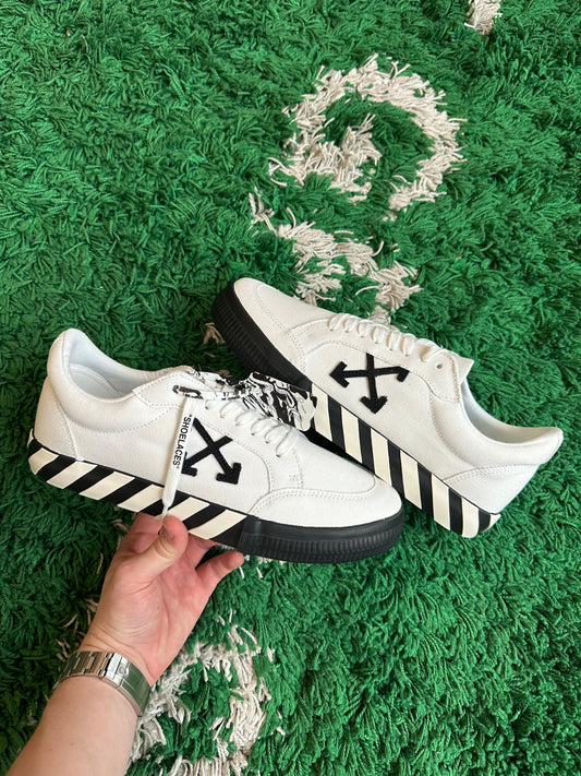 Off-White Vulc Low “White / Black”