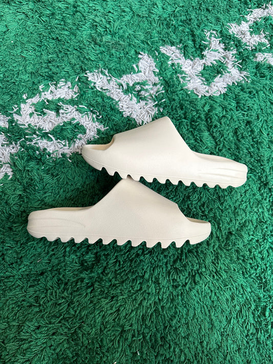 Yeezy Slide “Bone”