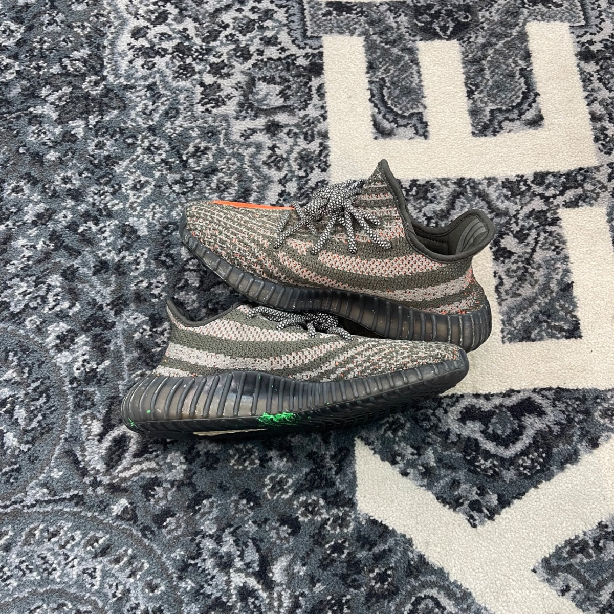 adidas Yeezy Boost 350 V2 Carbon Beluga - Image 2