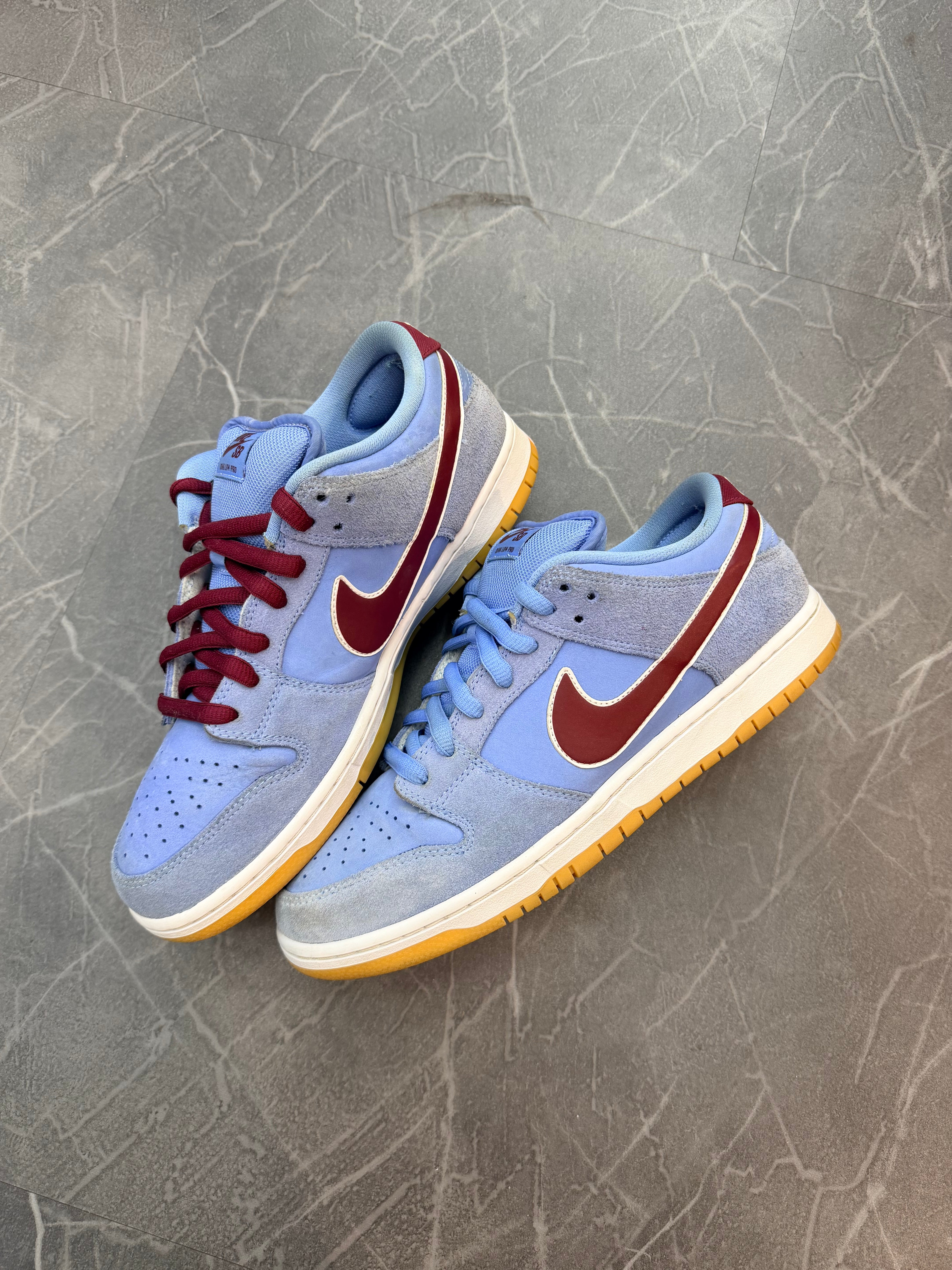 Nike SB Dunk Low “Phillies”