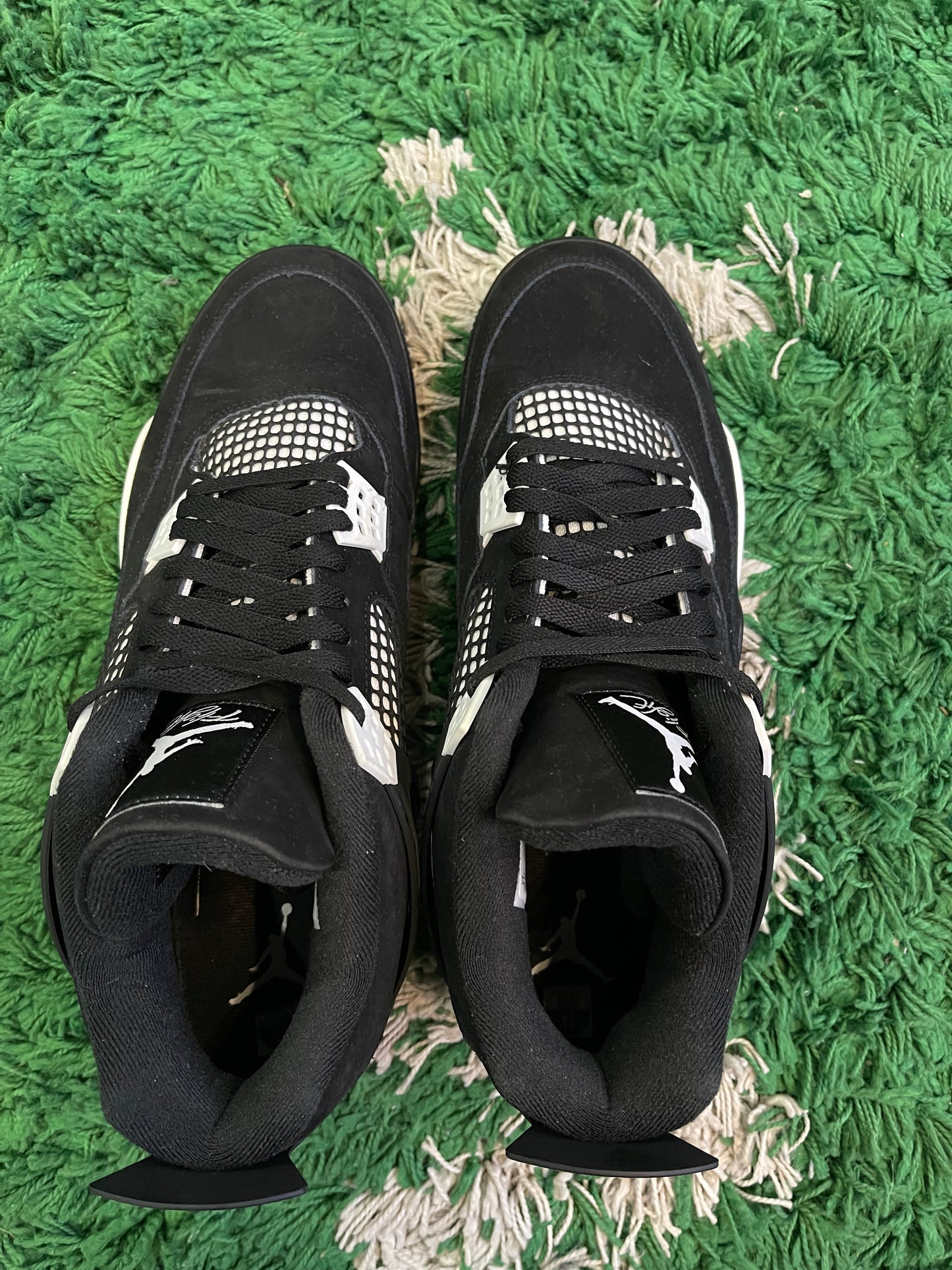 Jordan 4 “White Thunder”