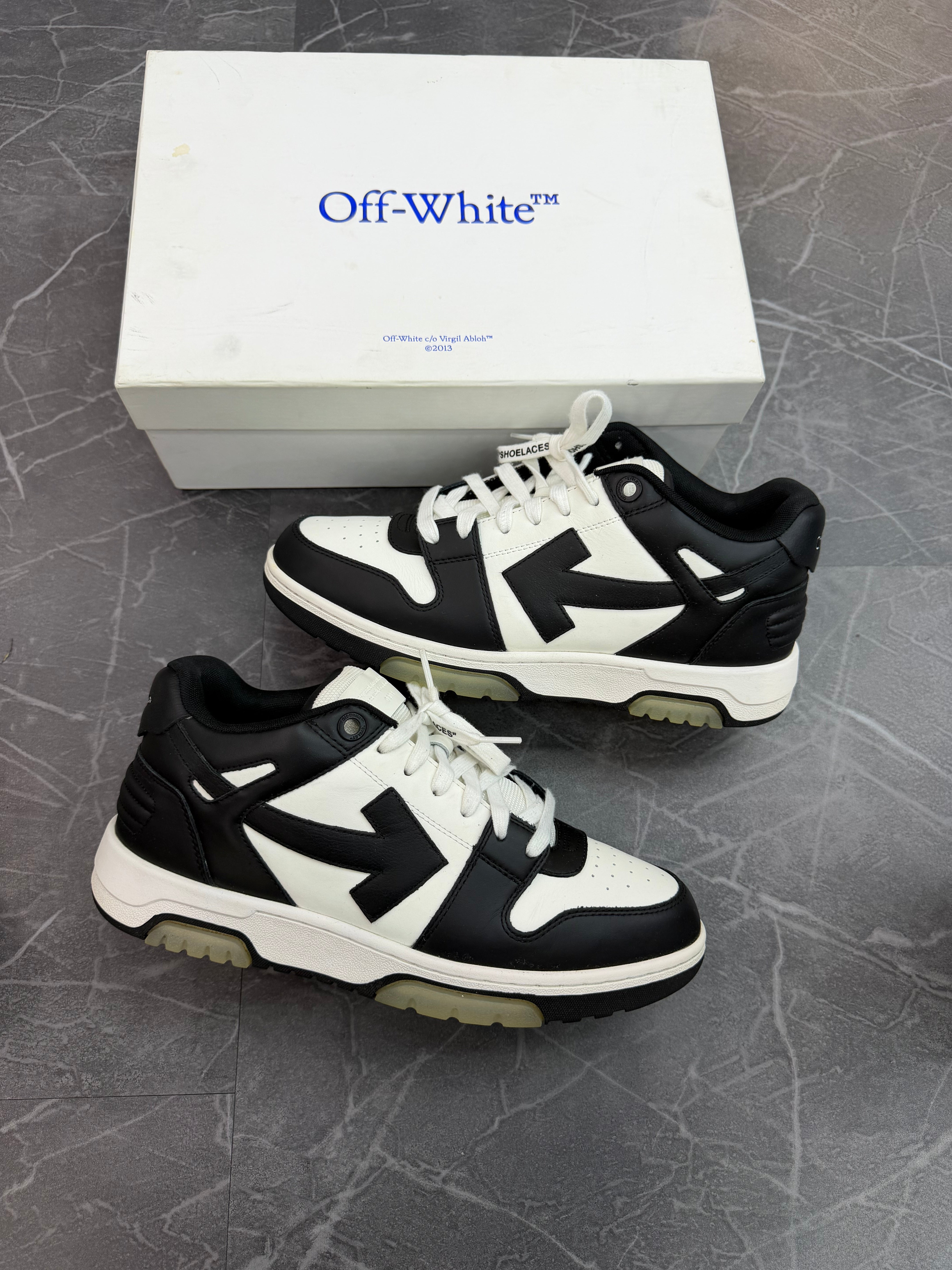 Off White Out Of Office “Black White”