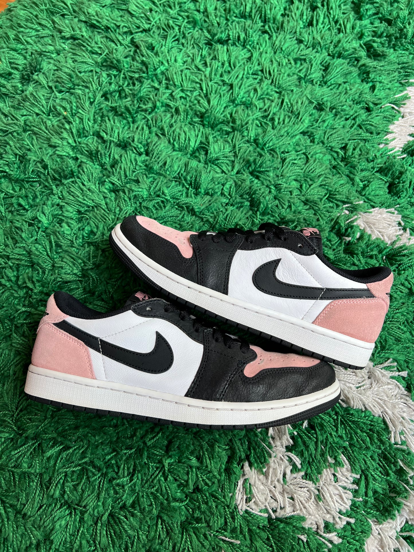 Jordan 1 Low “Bleached Coral”