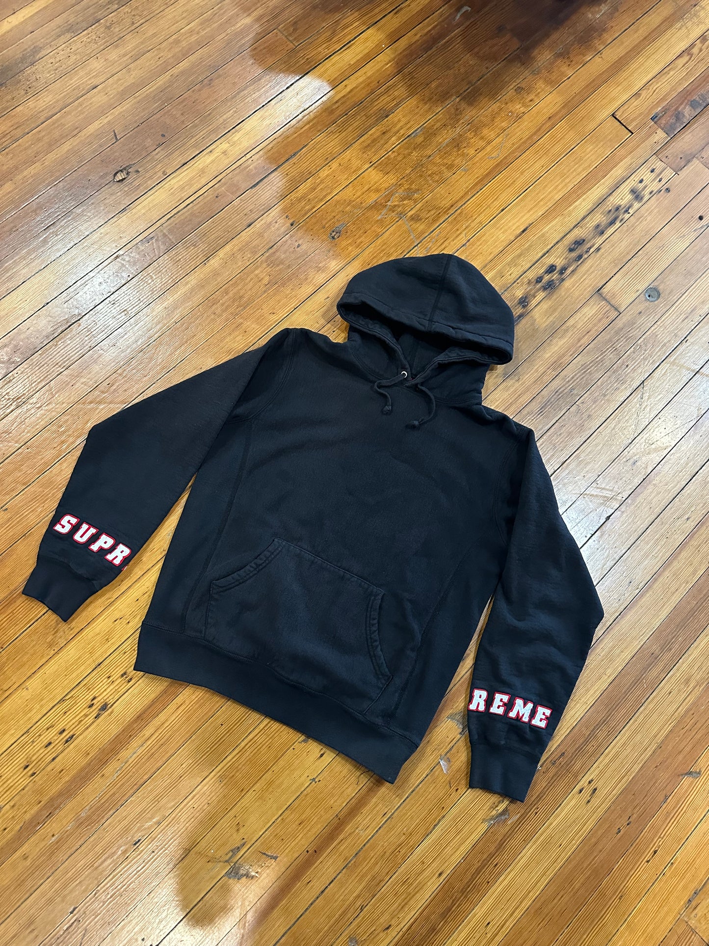 Supreme Hoodie “Black Red Sleeve”
