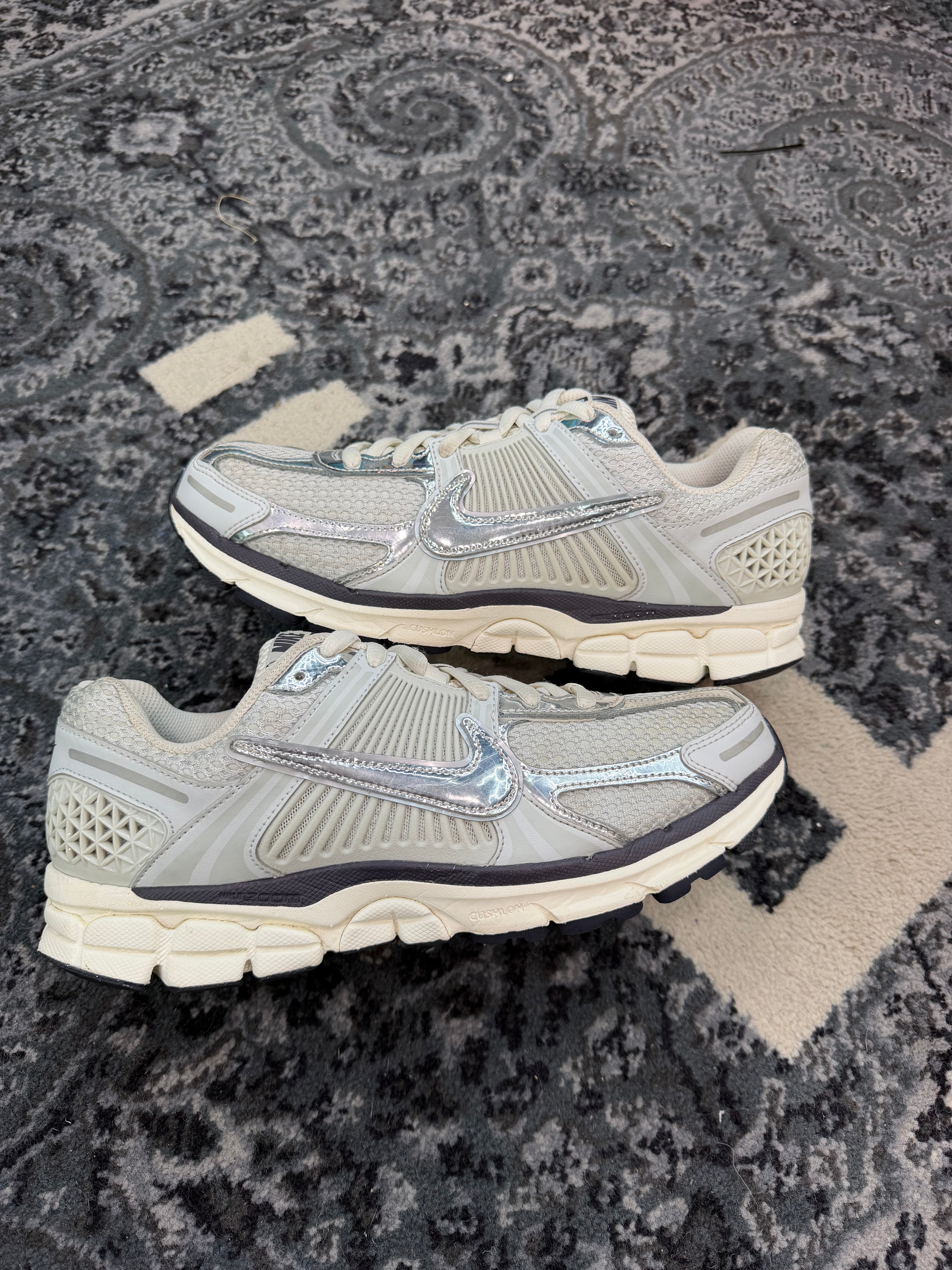 Nike Zoom Vomero 5 “Photon Dust Metallic Silver”