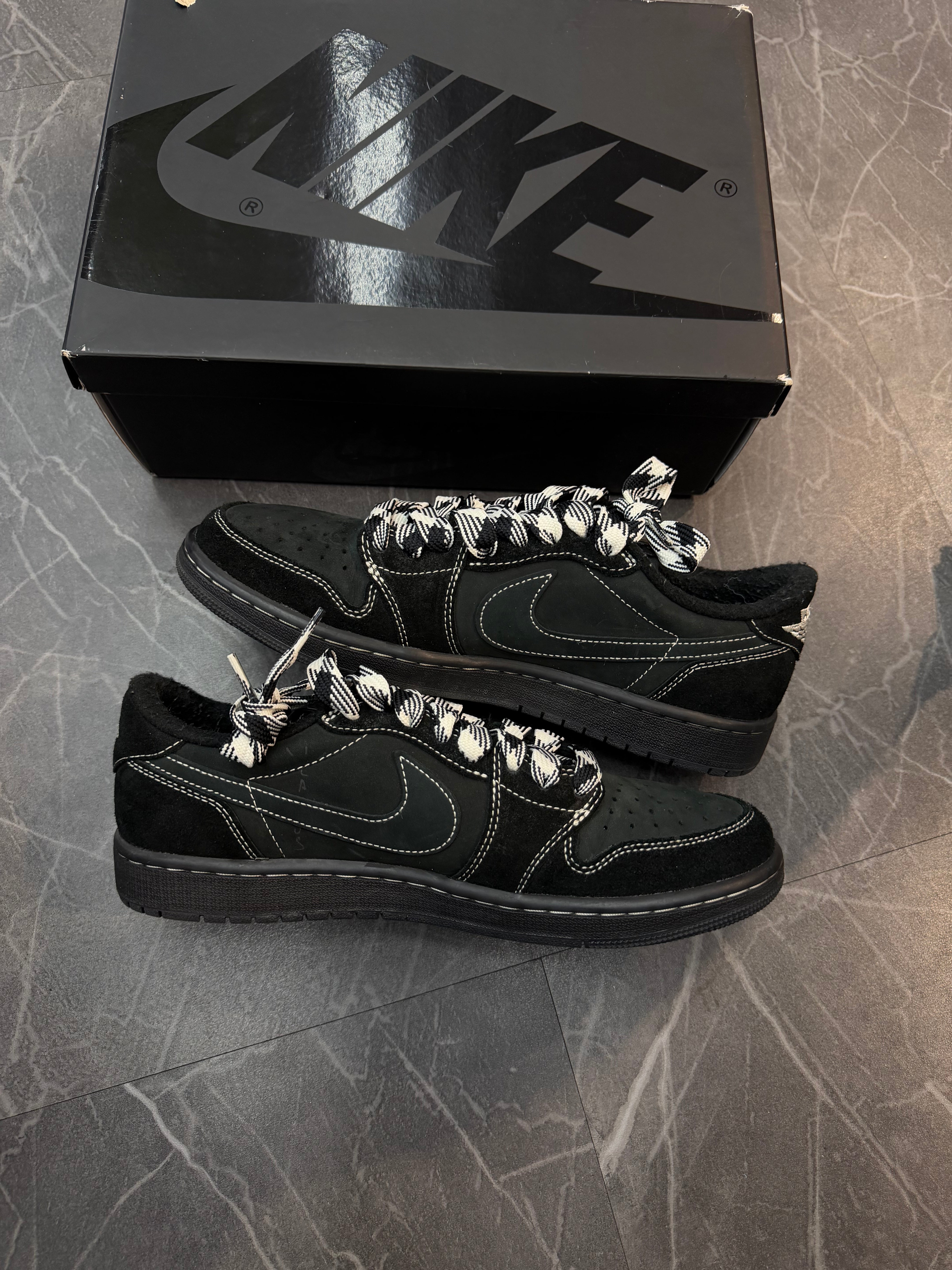 Jordan 1 Low Travis Scott “Phantom”