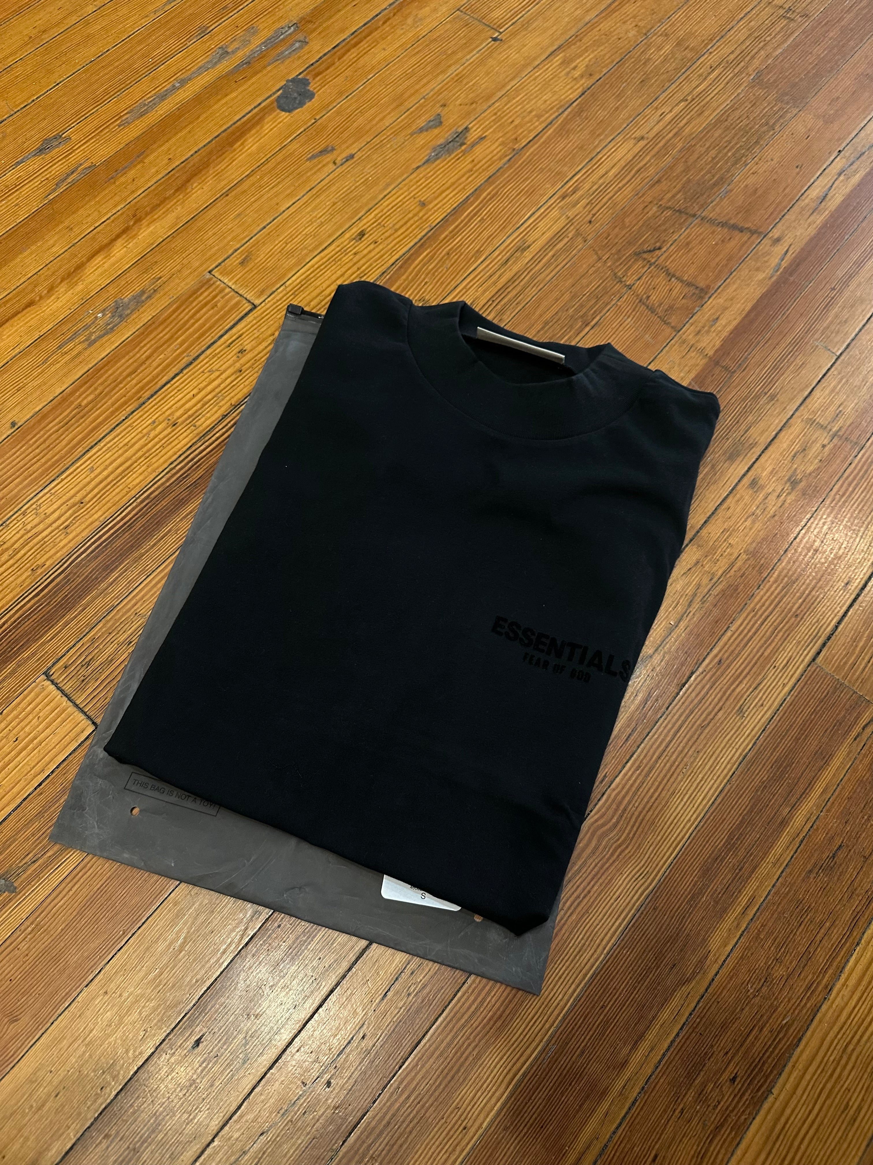 Essentials Tee “Black”